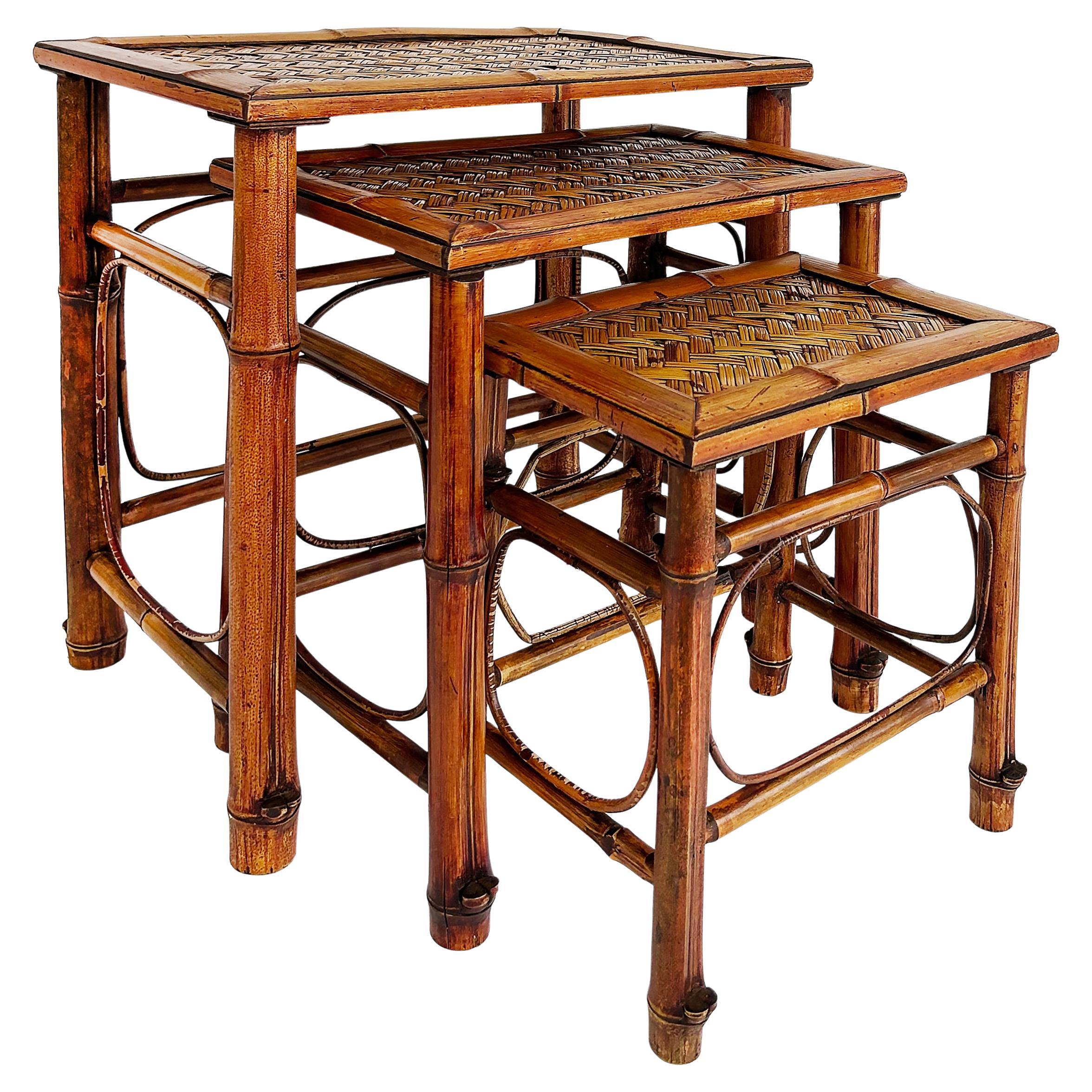Vintage Chinoiserie Bamboo, Tavoli impilabili di canna, Set di 3
