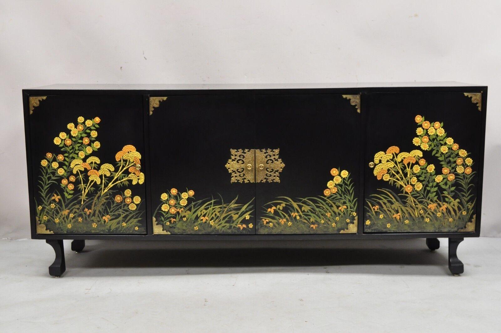 Enfilade de crédence chinoiseries vintage en laque noire peinte à la main et à motifs floraux 5