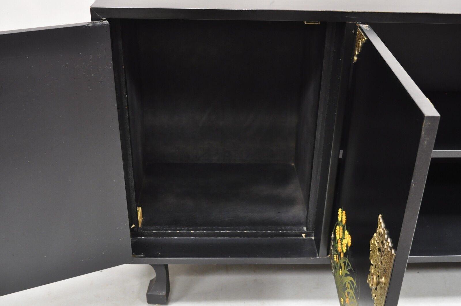 Vintage Chinoiserie Black Lacquer Hand Painted Floral Credenza Cabinet Sideboard For Sale 3