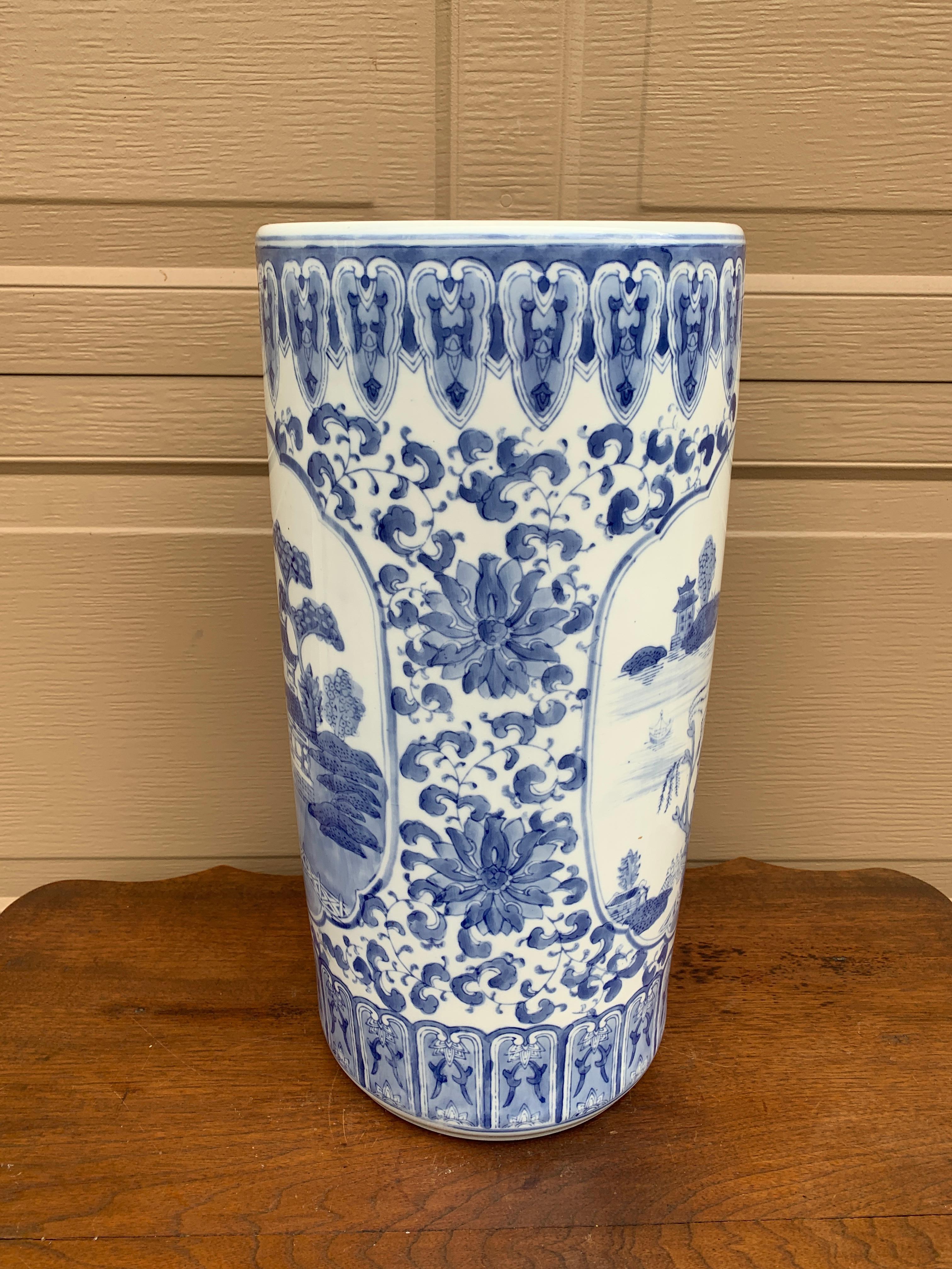 Vintage Chinoiserie Blue and White Porcelain Umbrella Stand For Sale 4