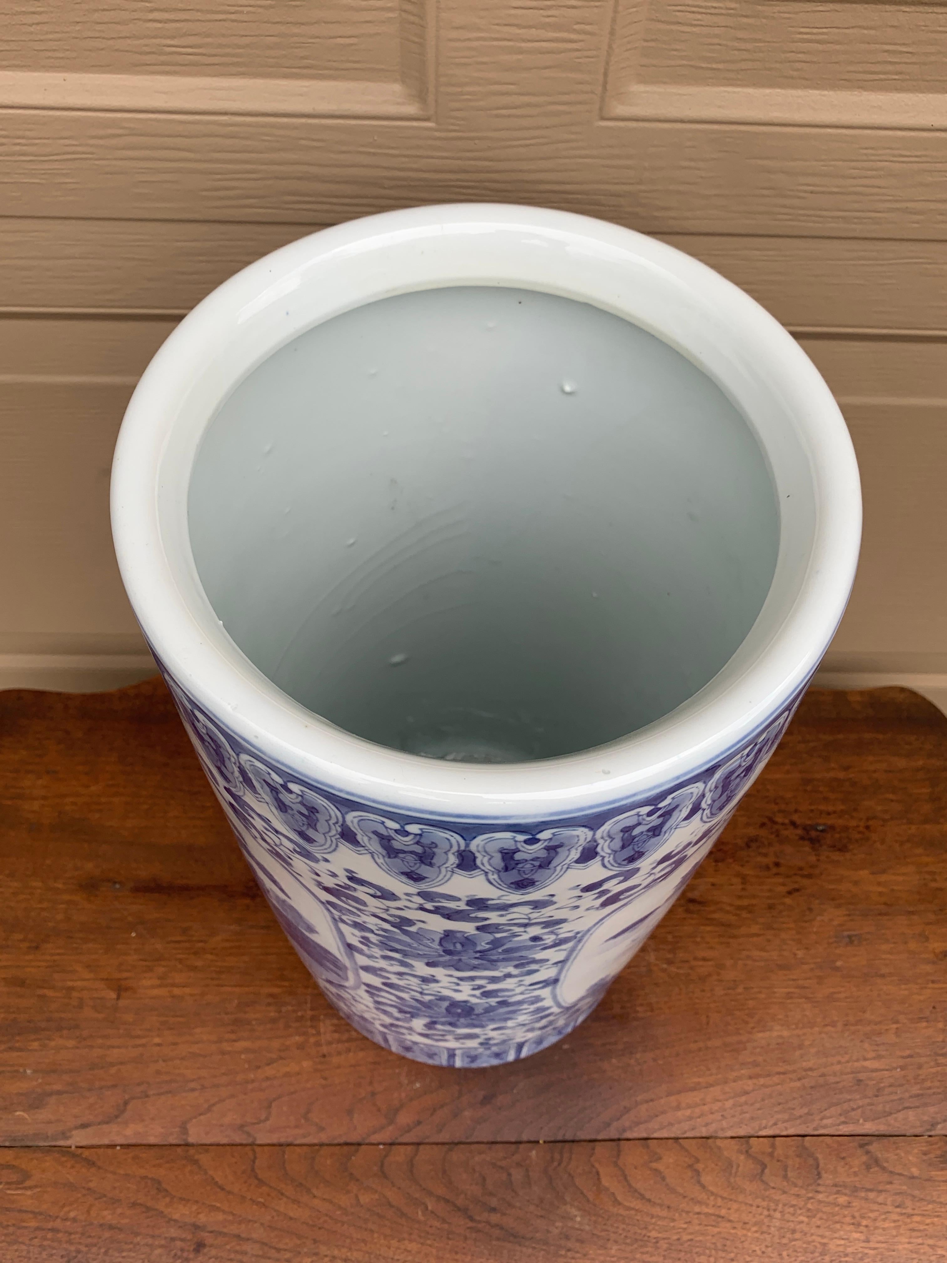Vintage Chinoiserie Blue and White Porcelain Umbrella Stand 5
