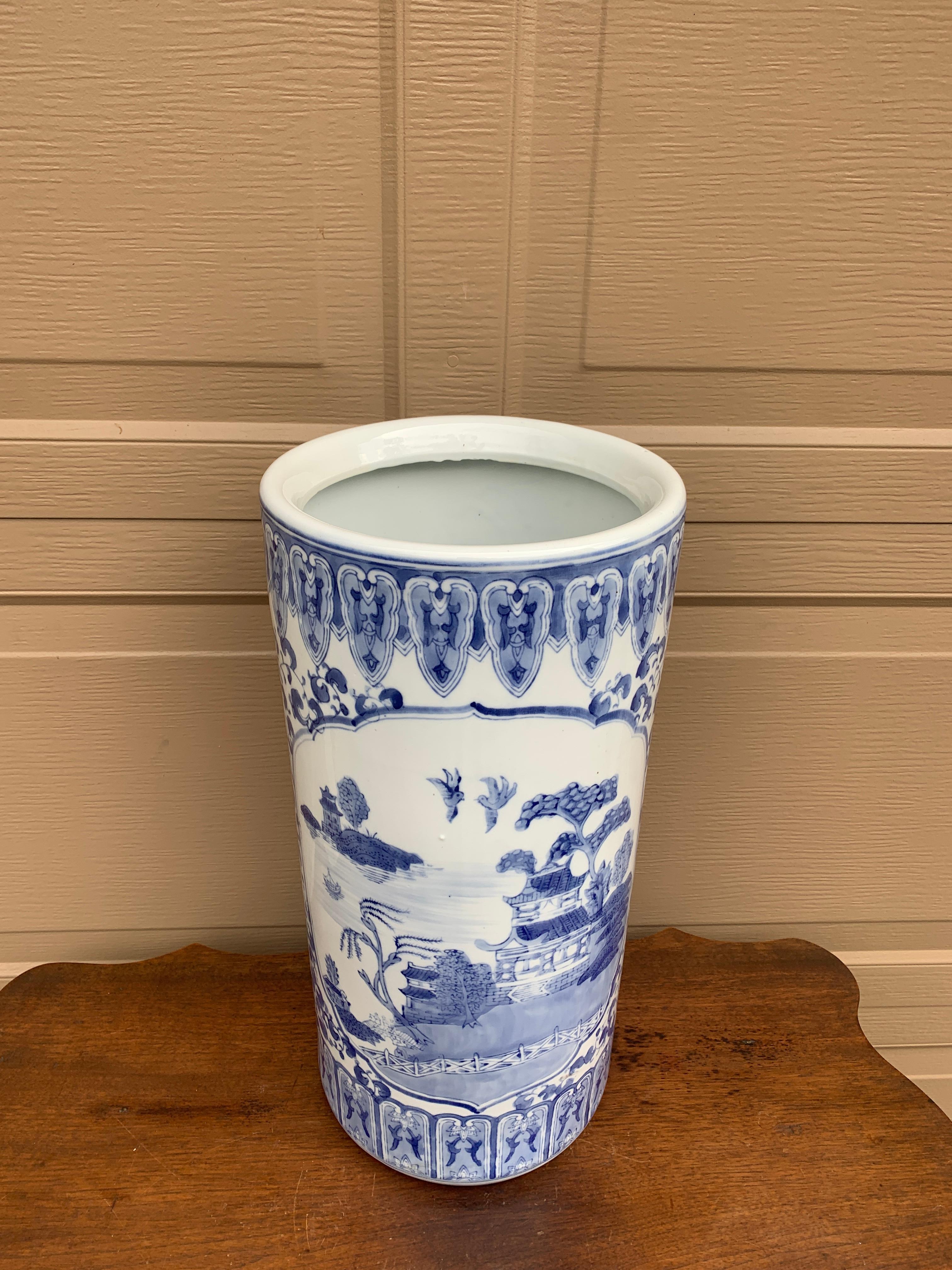 Chinese Vintage Chinoiserie Blue and White Porcelain Umbrella Stand For Sale