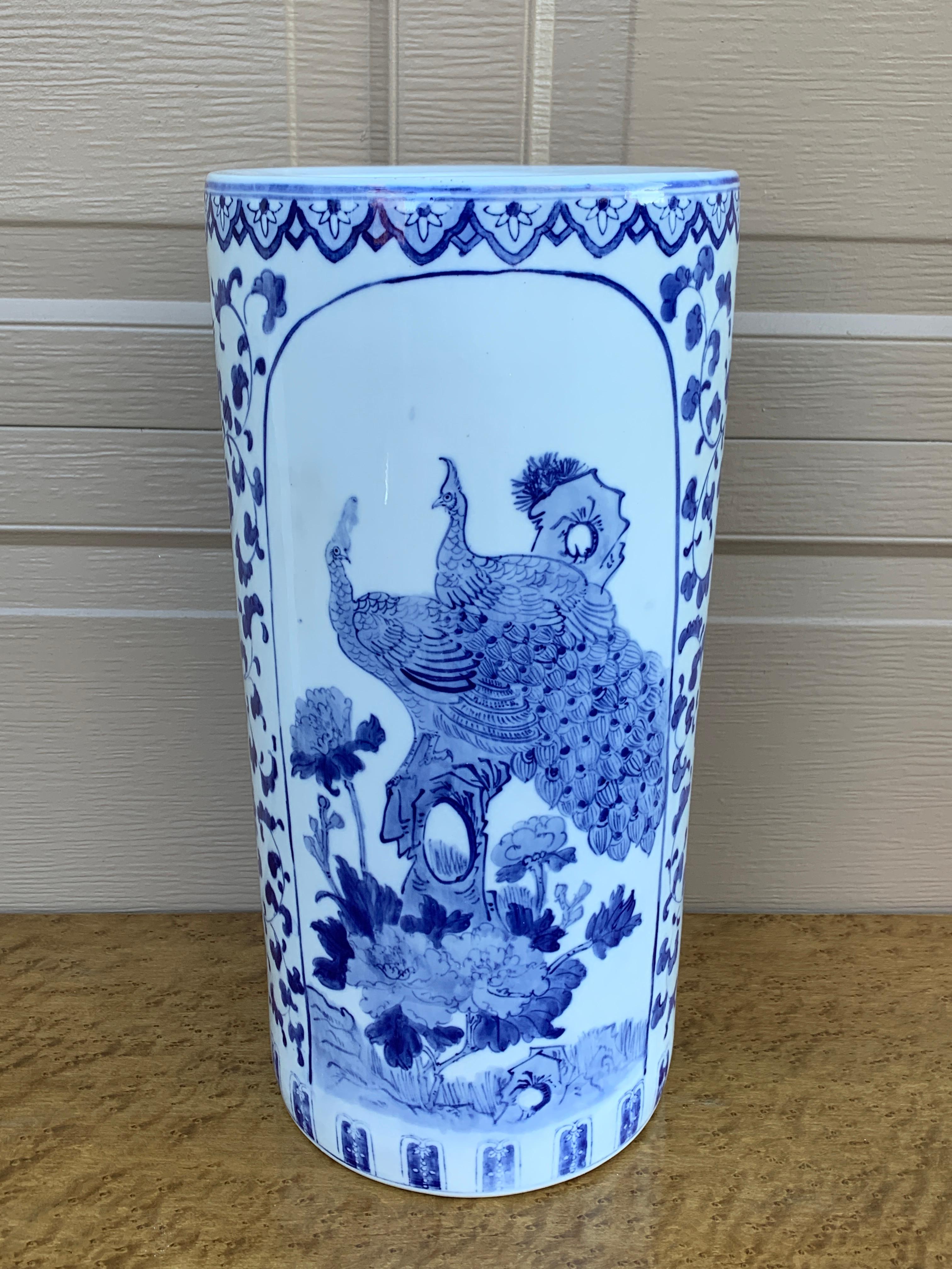 XX secolo Portaombrelli in porcellana blu e bianca d'epoca Chinoiserie in vendita