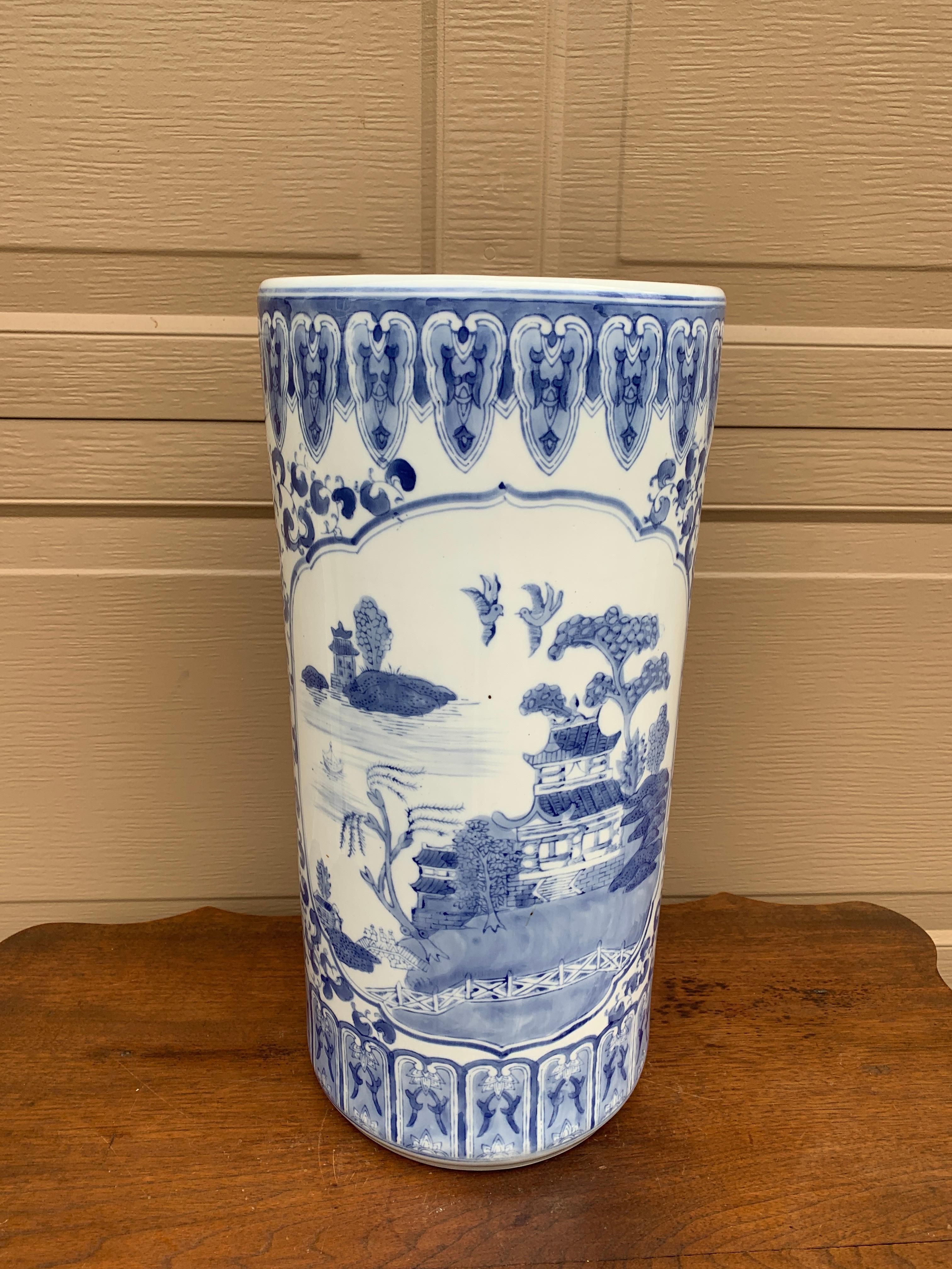 Vintage Chinoiserie Blue and White Porcelain Umbrella Stand For Sale 1