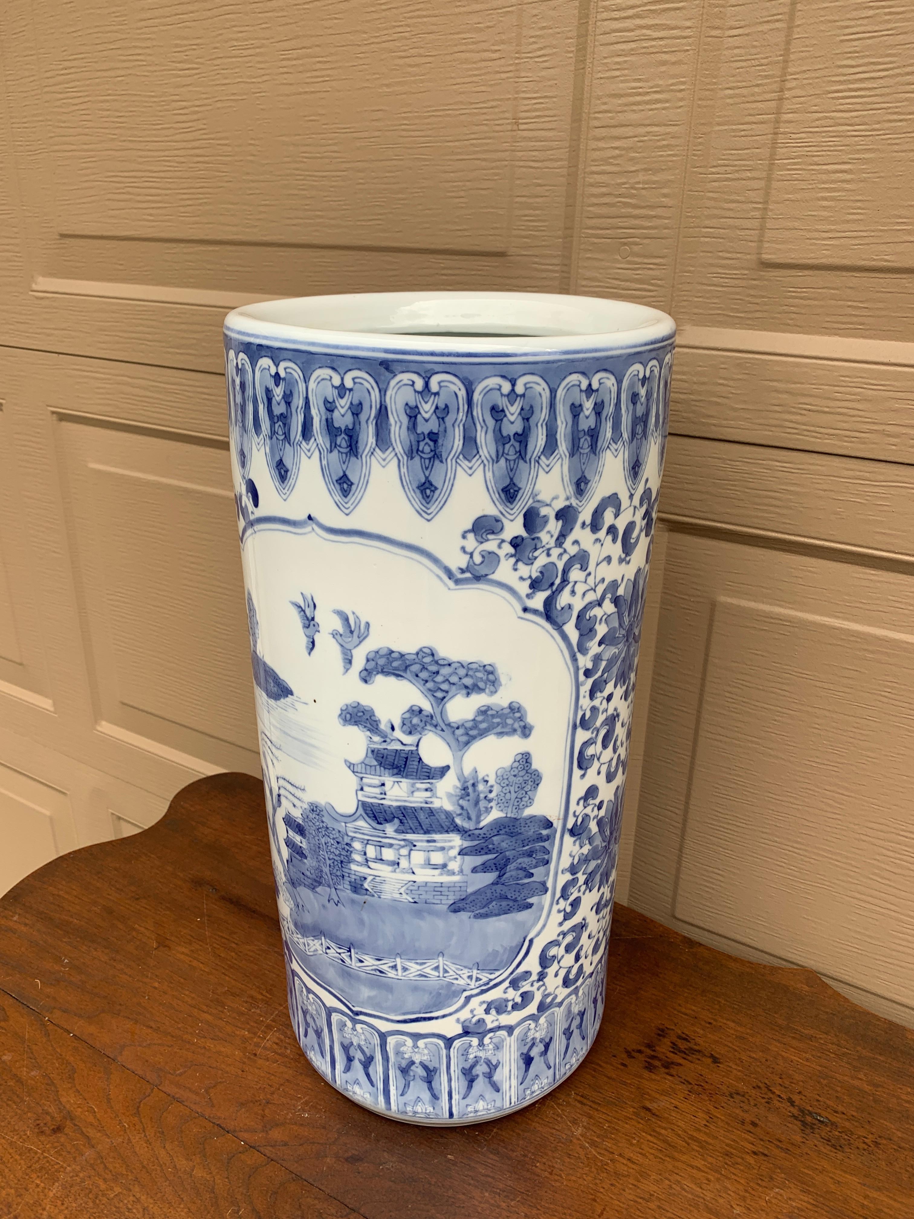 Vintage Chinoiserie Blue and White Porcelain Umbrella Stand For Sale 2