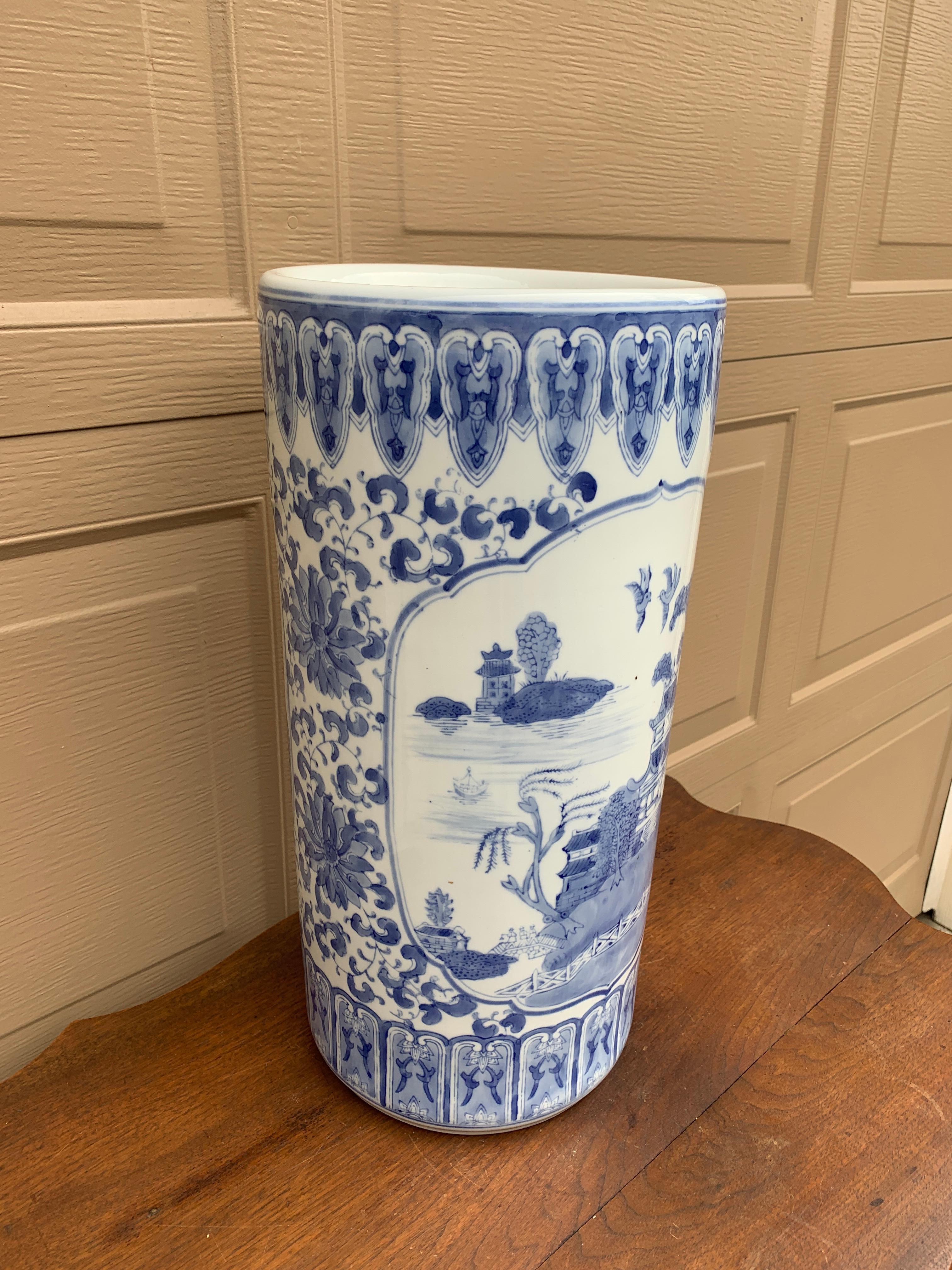 Vintage Chinoiserie Blue and White Porcelain Umbrella Stand For Sale 3