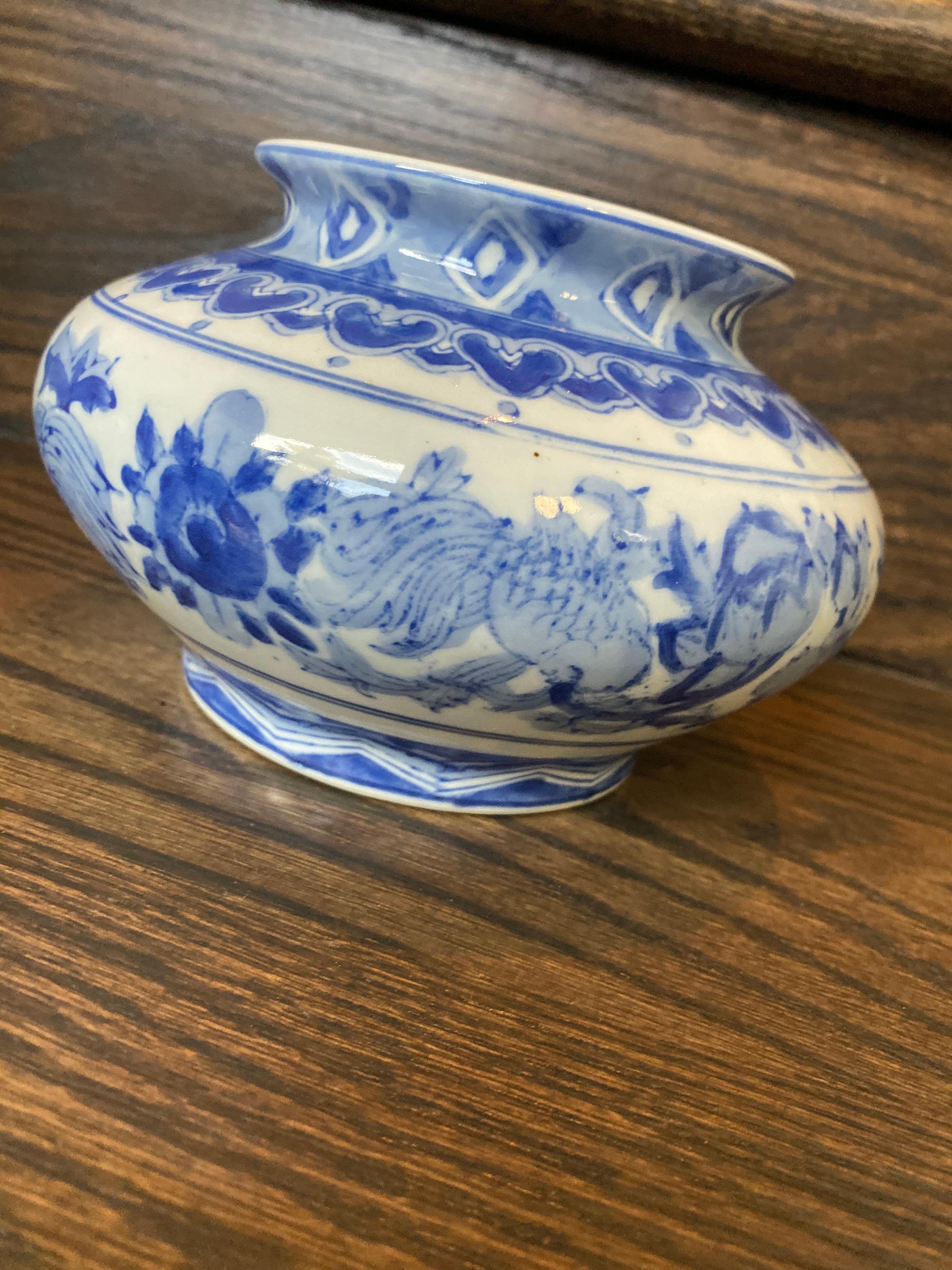 Hand-Painted Vintage Chinoiserie Blue and White Vase For Sale