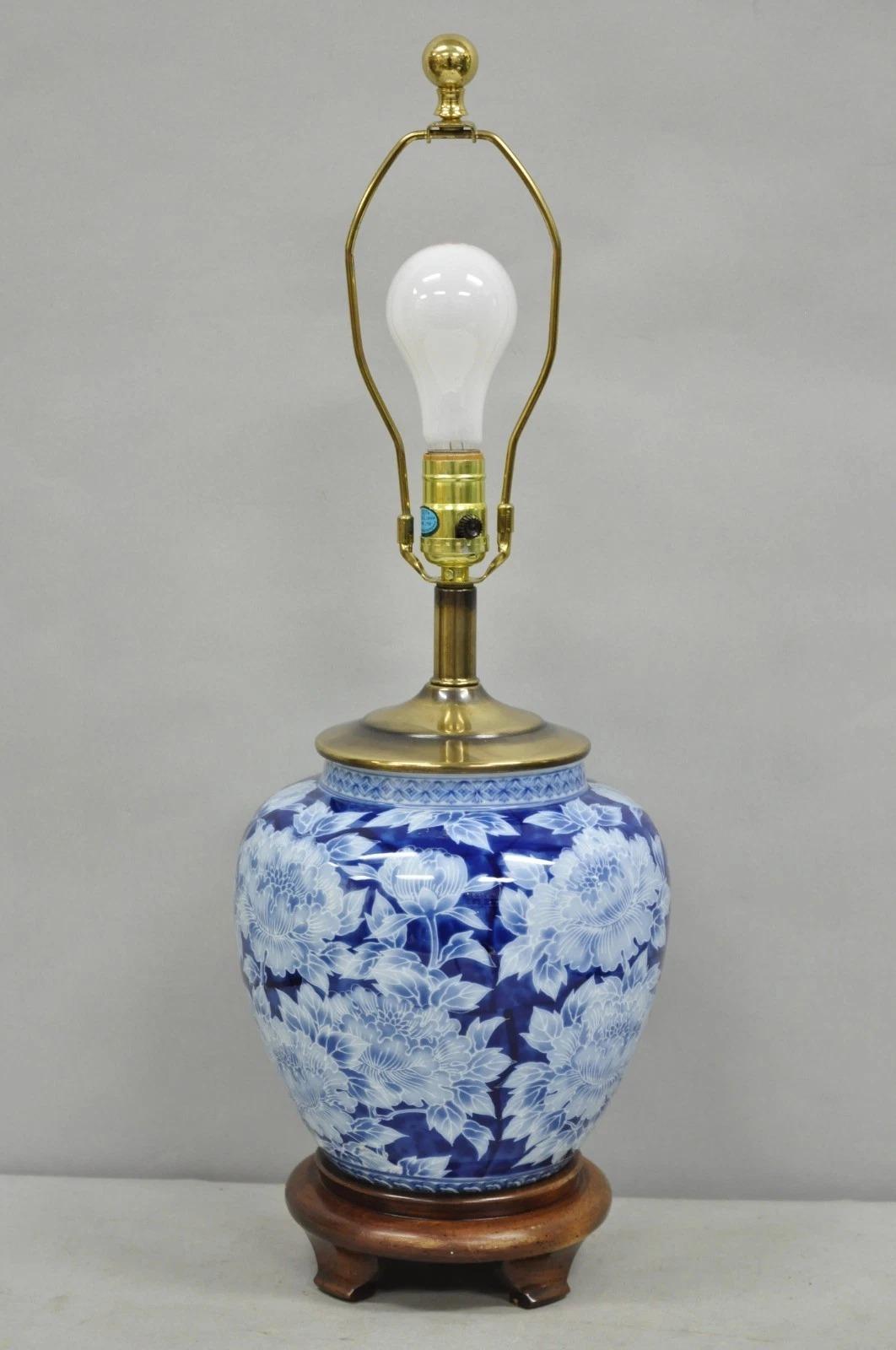 Vintage Chinoiserie Blue White Porcelain Flowers Oriental Ginger Jar Table Lamp For Sale 6