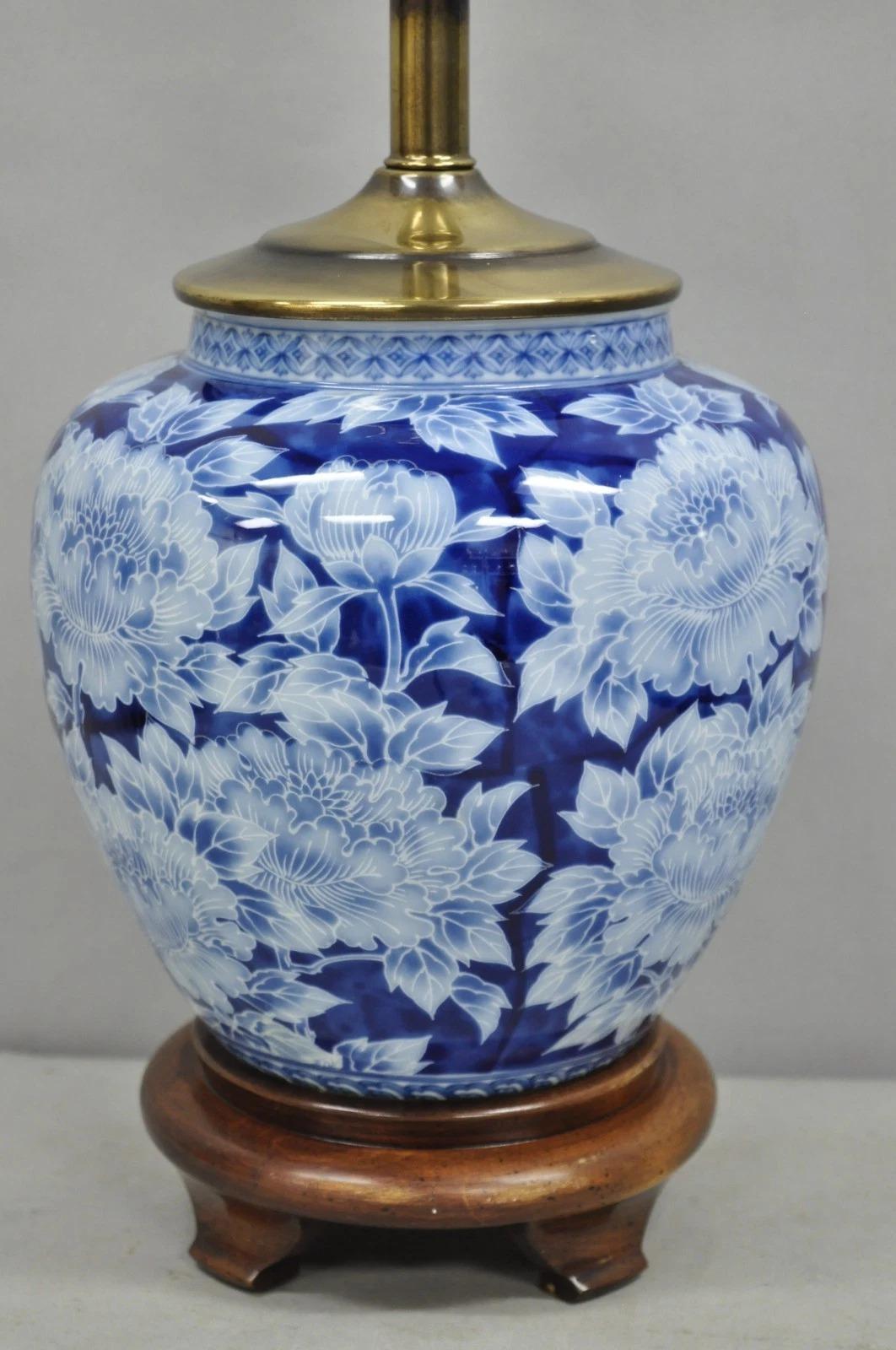 Unknown Vintage Chinoiserie Blue White Porcelain Flowers Oriental Ginger Jar Table Lamp For Sale