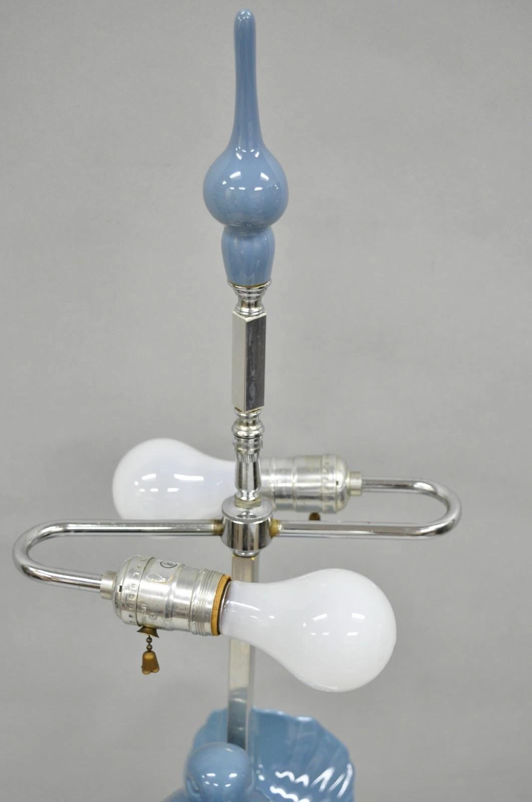 Lampe de table vintage Chinoiserie Bleu Blanc Porcelaine Hollywood Regency Colombe Oiseau en vente 1