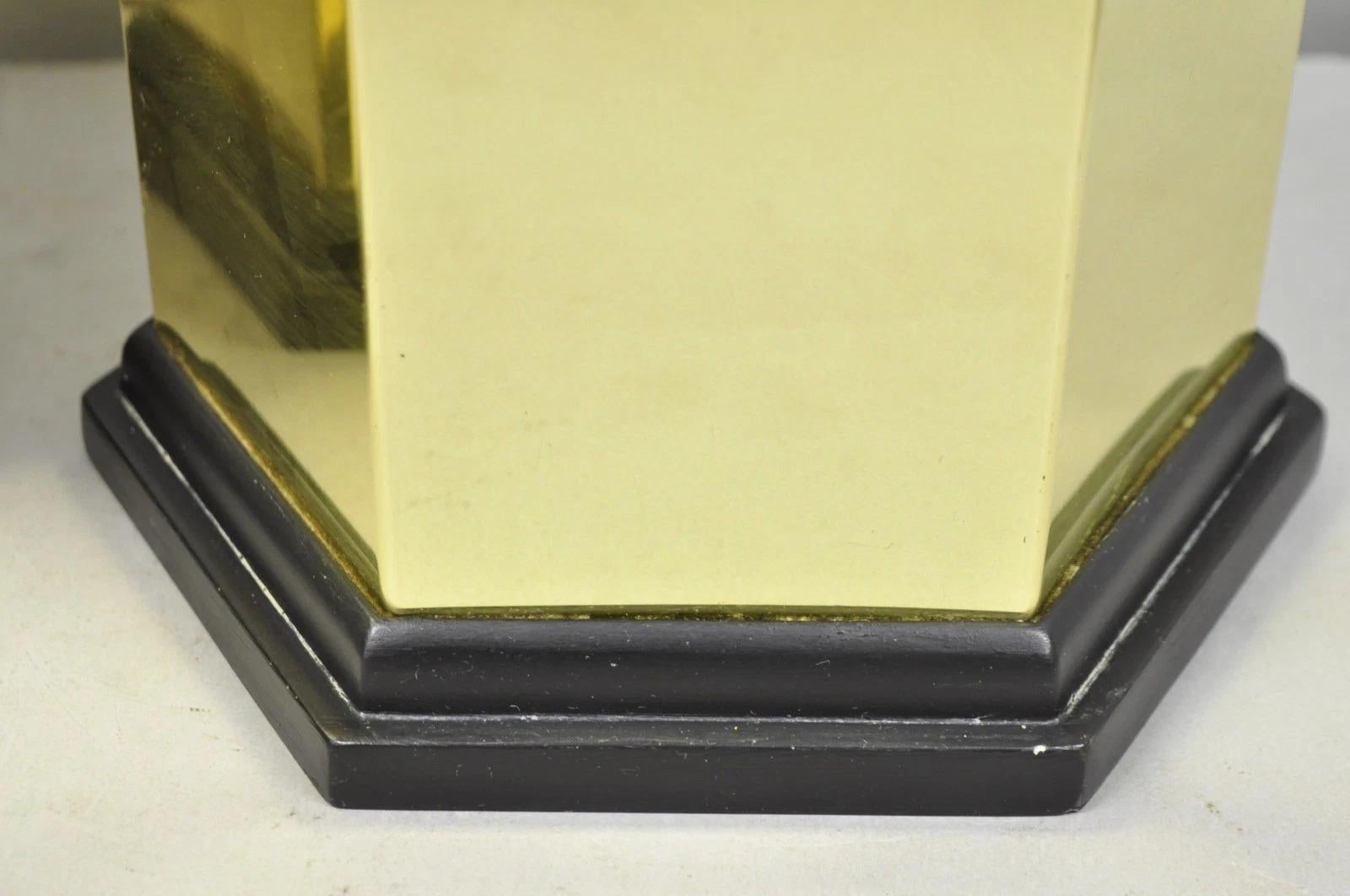 20ième siècle Paire de lampes de table hexagonales en laiton Chinoiserie - Oriental Ginger Jar en vente