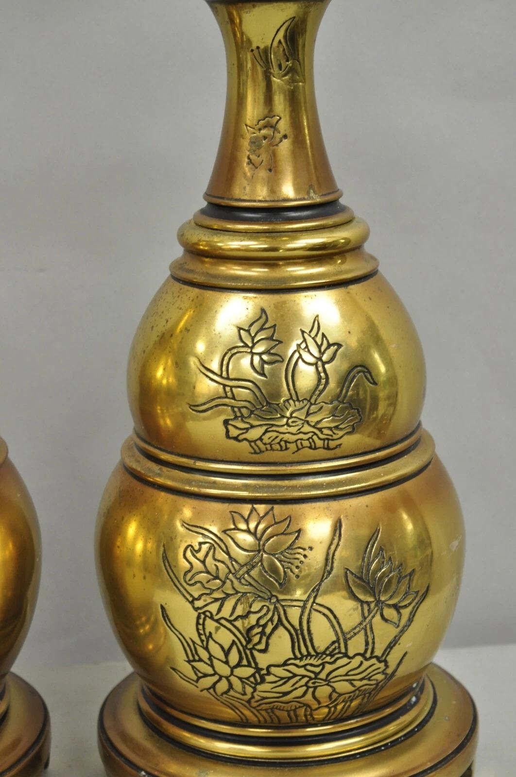 Vintage Chinoiserie Messing gestapelt Bienenstock Tischlampen mit floralen Ätzen - Paar (Unbekannt) im Angebot