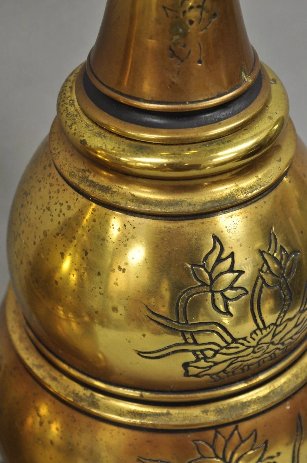 Vintage Chinoiserie Messing gestapelt Bienenstock Tischlampen mit floralen Ätzen - Paar (20. Jahrhundert) im Angebot