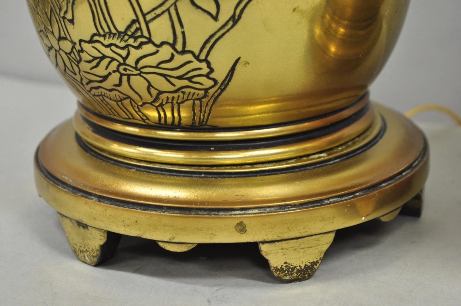 Vintage Chinoiserie Messing gestapelt Bienenstock Tischlampen mit floralen Ätzen - Paar im Angebot 3