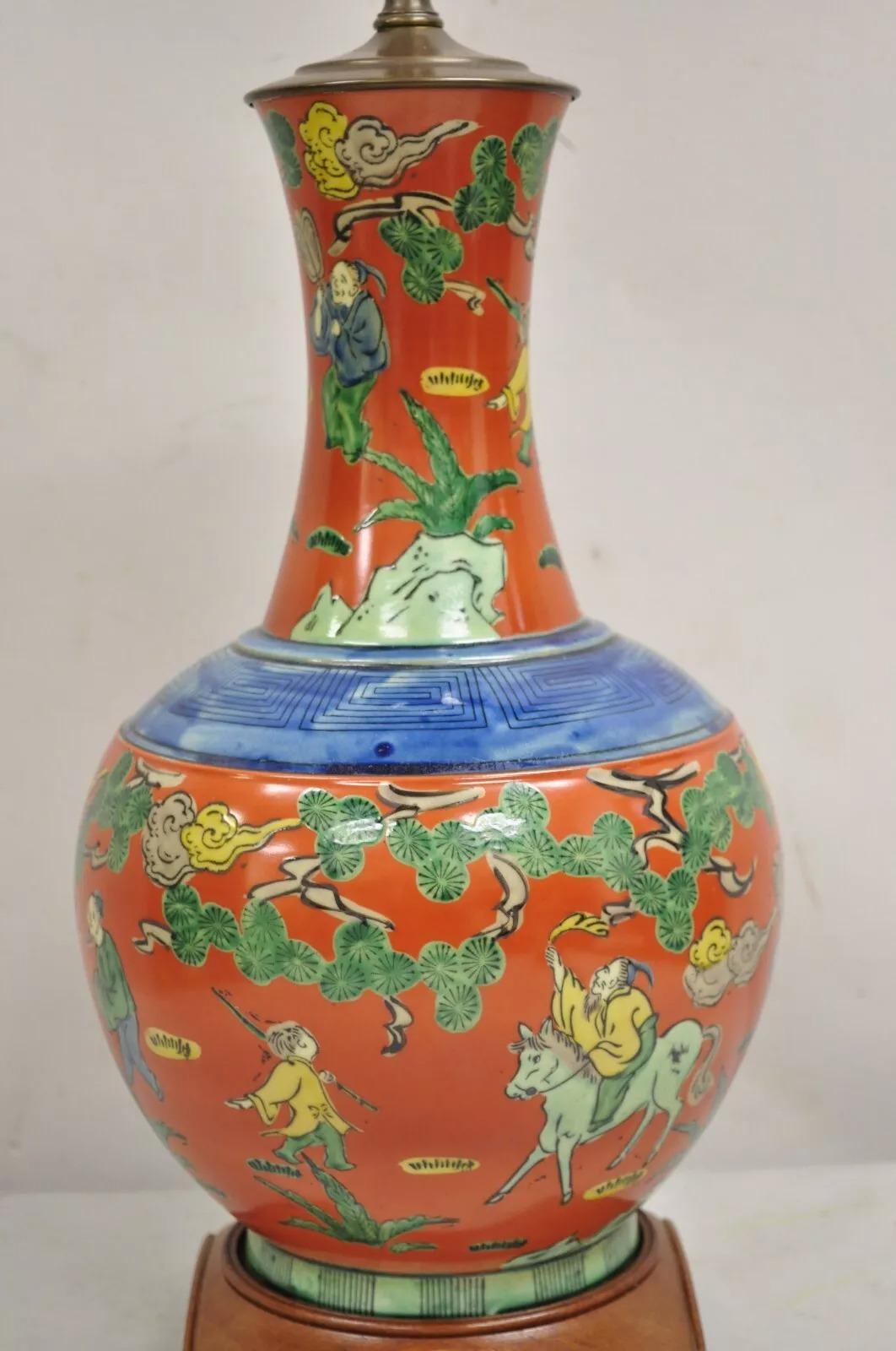 Cineserie Lampada da tavolo in porcellana bulbosa Chinoiserie d'epoca con figure orientali dipinte in vendita