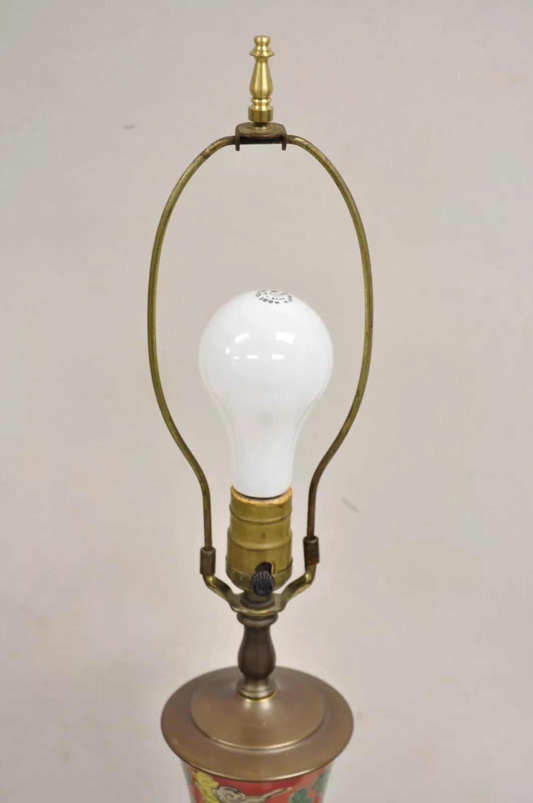 Lampada da tavolo in porcellana bulbosa Chinoiserie d'epoca con figure orientali dipinte in vendita 1