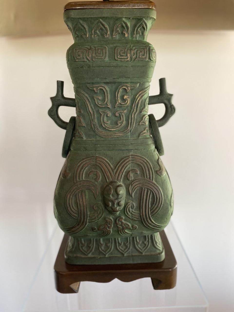 Vintage Chinoiserie-Tischlampe aus Bronzeguss, Italien, Mitte des Jahrhunderts im Angebot 8