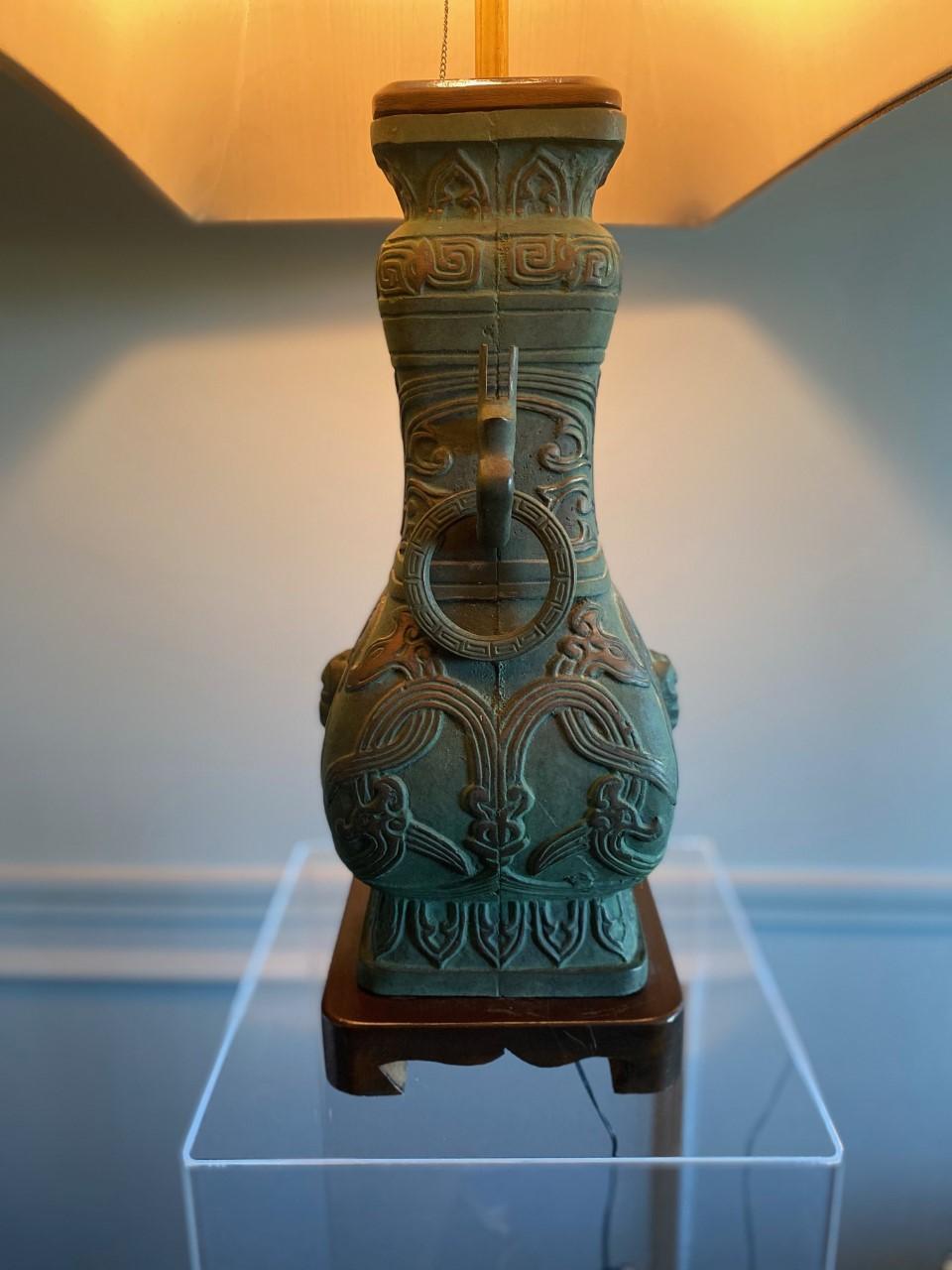 Vintage Chinoiserie Cast Bronze Table Lamp Italian Midcentury In Good Condition For Sale In San Diego, CA