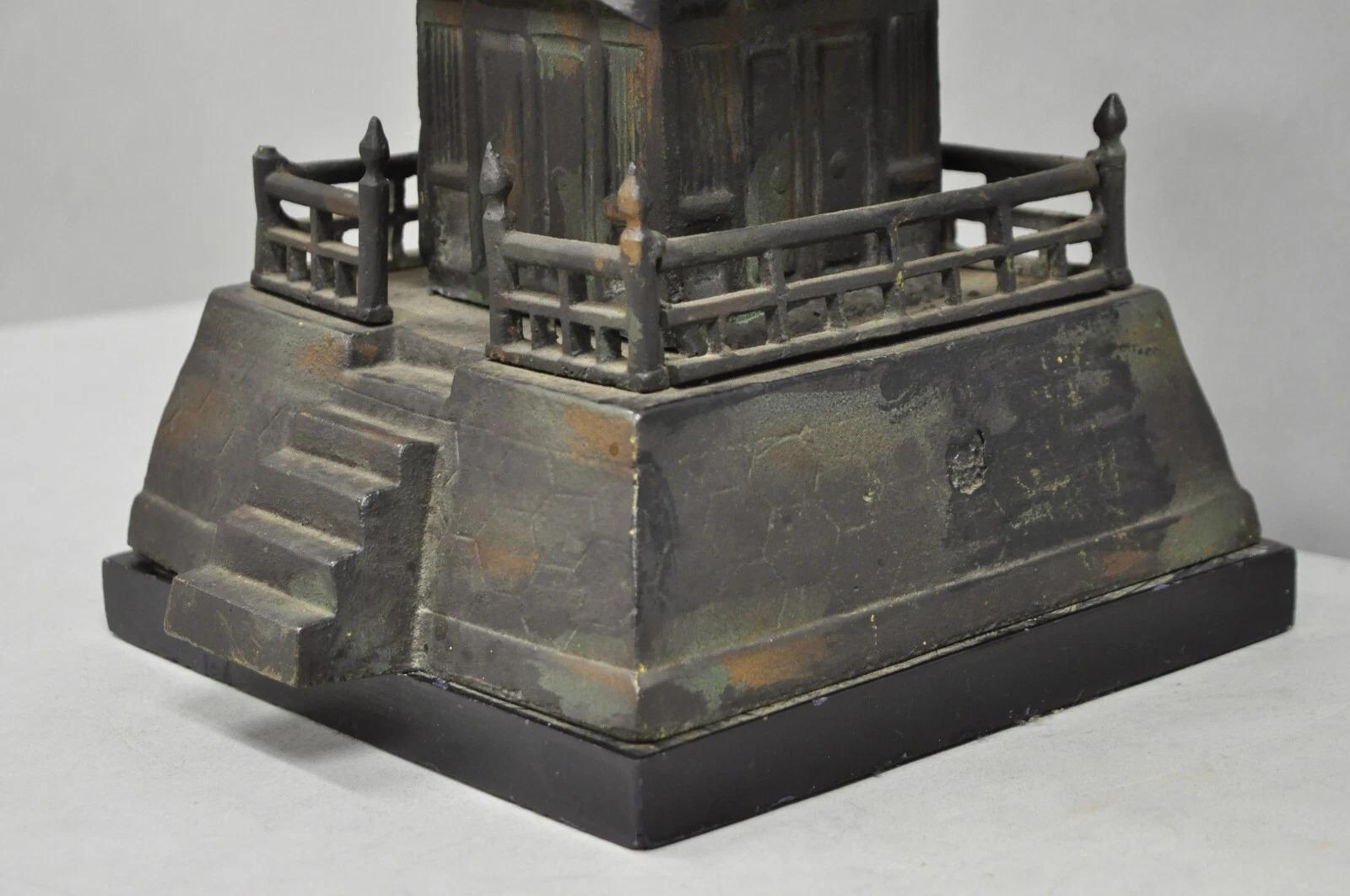 Lámpara de sobremesa vintage de hierro fundido con forma de pagoda budista china en Bueno estado para la venta en Philadelphia, PA