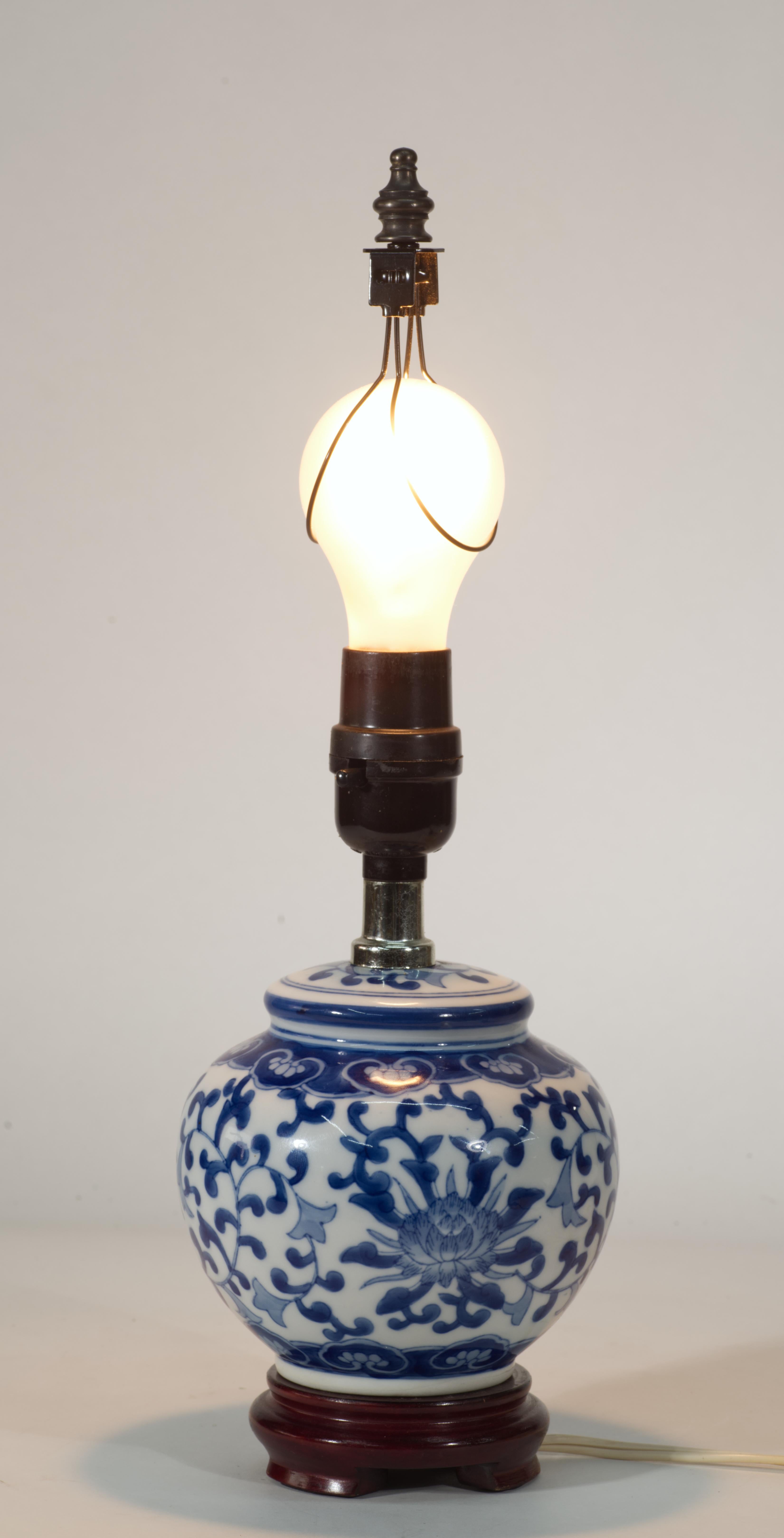 Charming small vintage table or accent lamp features abstract decor with ornate garlands surrounding flowers and leaves, depicted in traditional style in various shades of cobalt blue on white background.

The ceramic body in rounded ginger jar