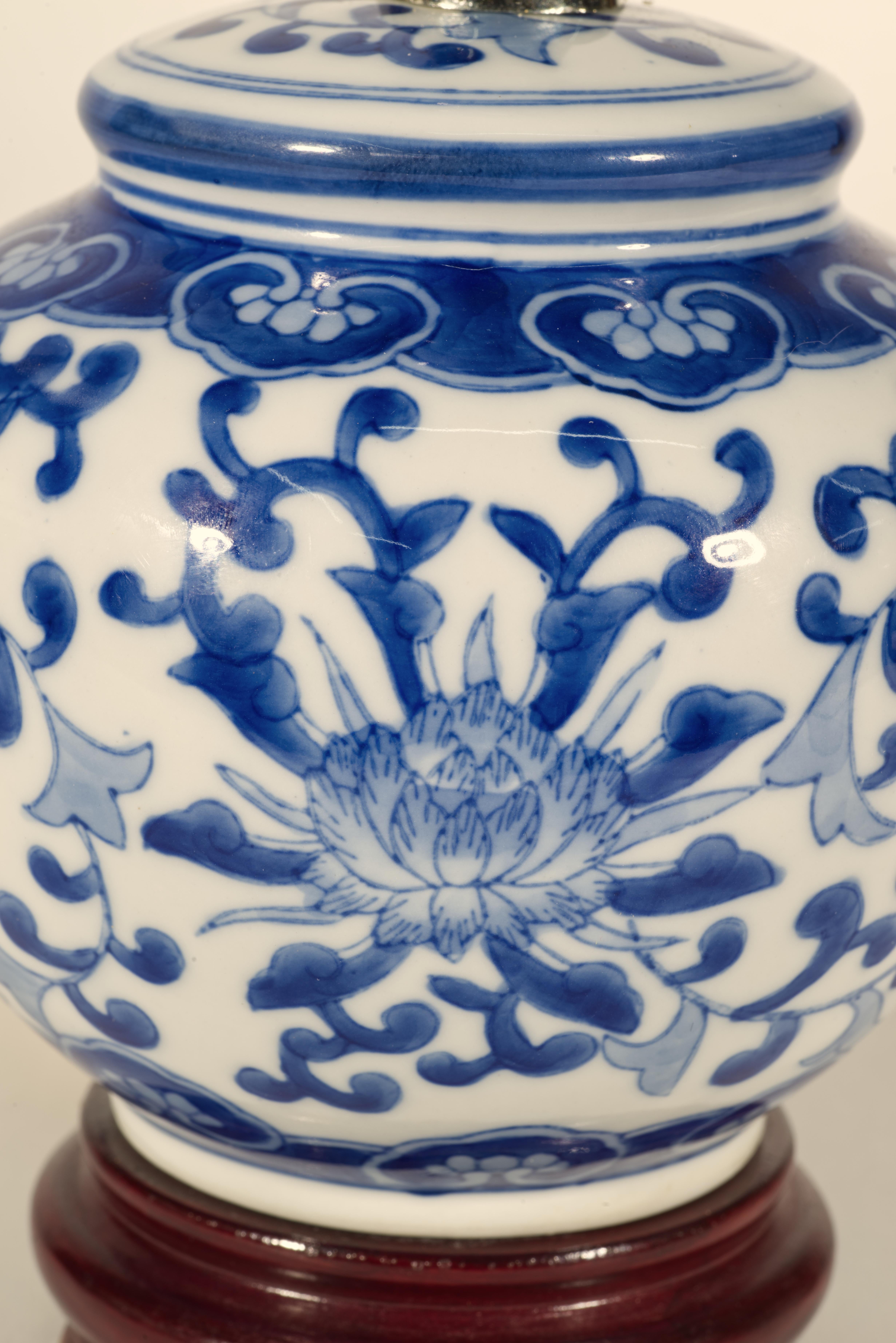 Plated Vintage Chinoiserie Ceramic Accent Table Lamp, Blue and White For Sale