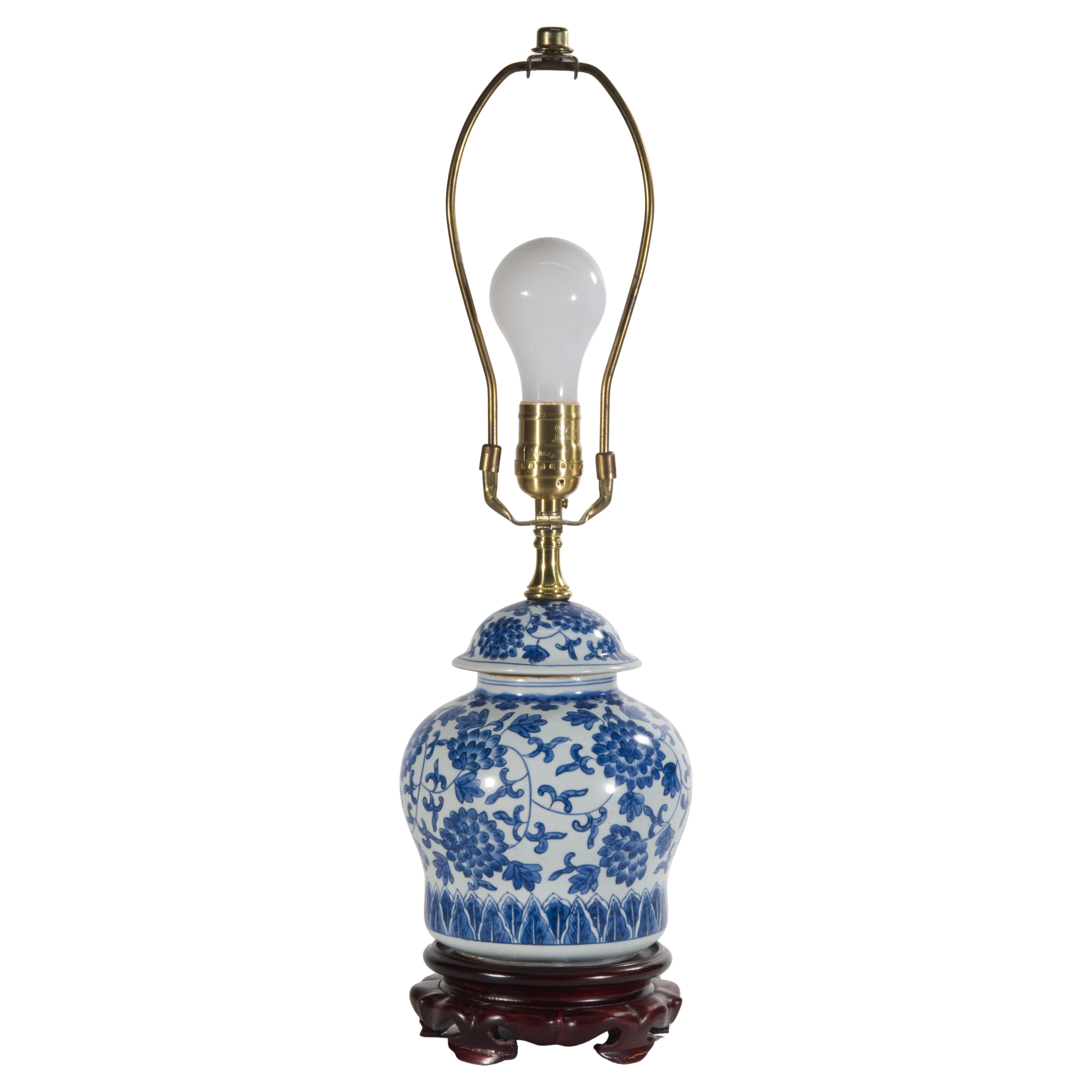 Vintage Chinoiserie Ceramic Ginger Jar Table Lamp, Blue and White For Sale