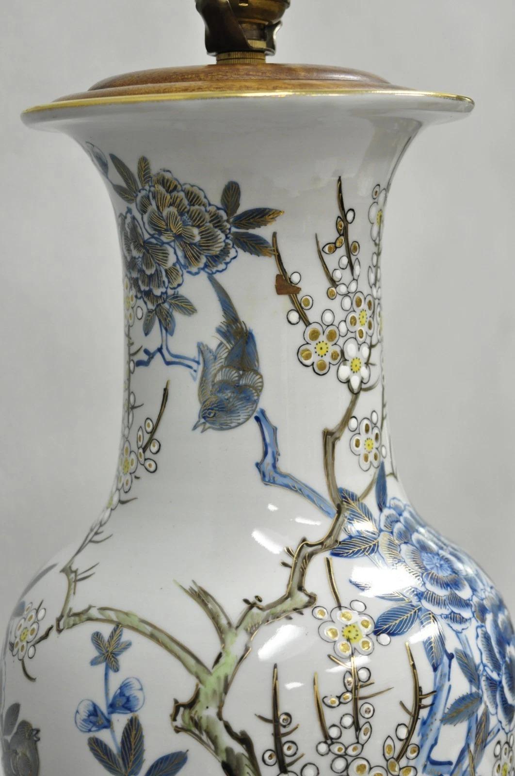 Vintage Chinoiserie Chinese Blue Flower Porcelain Jardiniere Vase Table Lamp For Sale 5