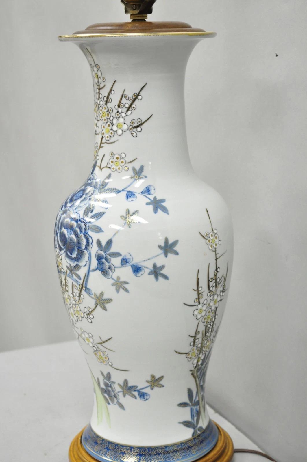 Vintage Chinoiserie Chinese Blue Flower Porcelain Jardiniere Vase Table Lamp For Sale 7