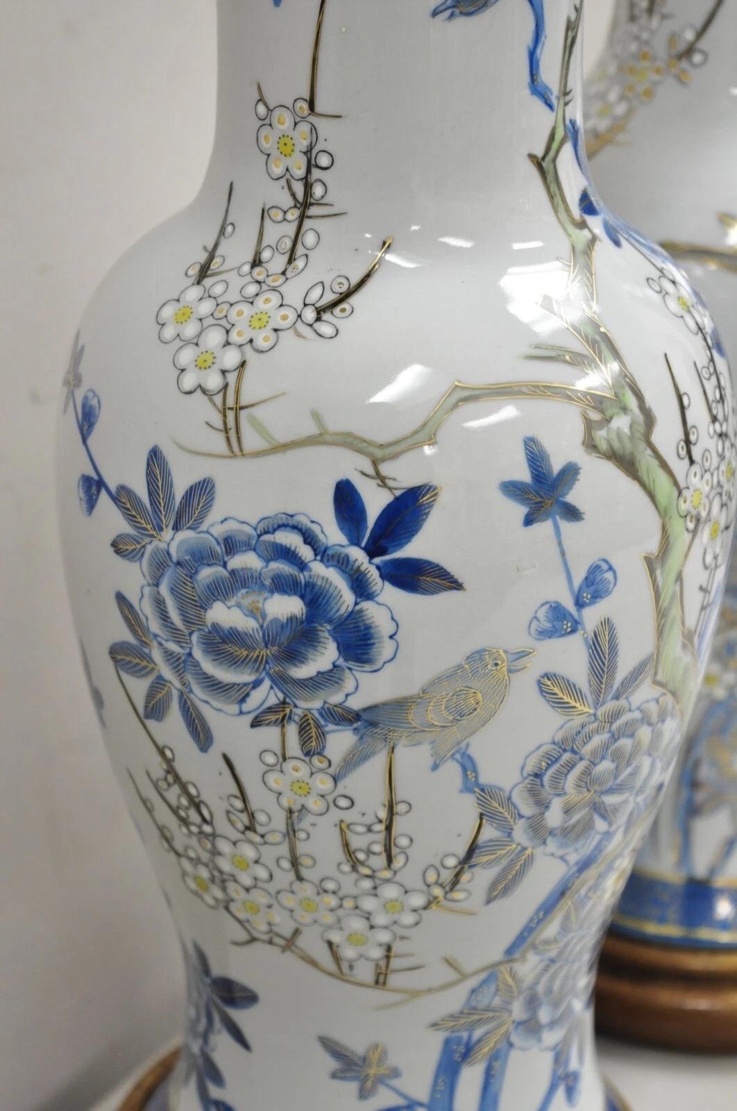 Inconnu Paire de lampes de bureau vintage Jardinière en porcelaine bleue de style chinoiseries en vente