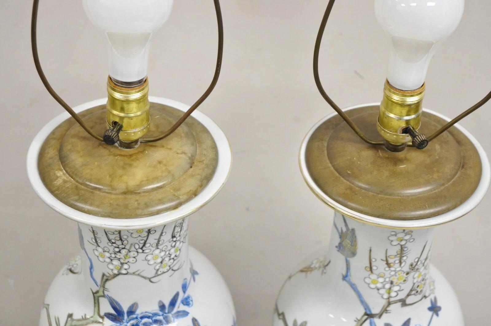 Porcelaine Paire de lampes de bureau vintage Jardinière en porcelaine bleue de style chinoiseries en vente