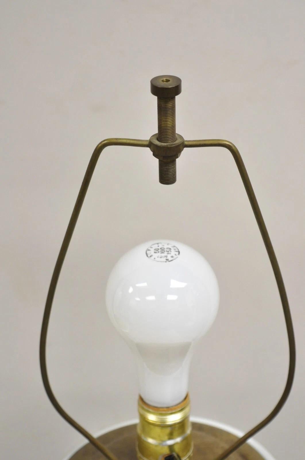 Paire de lampes de bureau vintage Jardinière en porcelaine bleue de style chinoiseries en vente 2