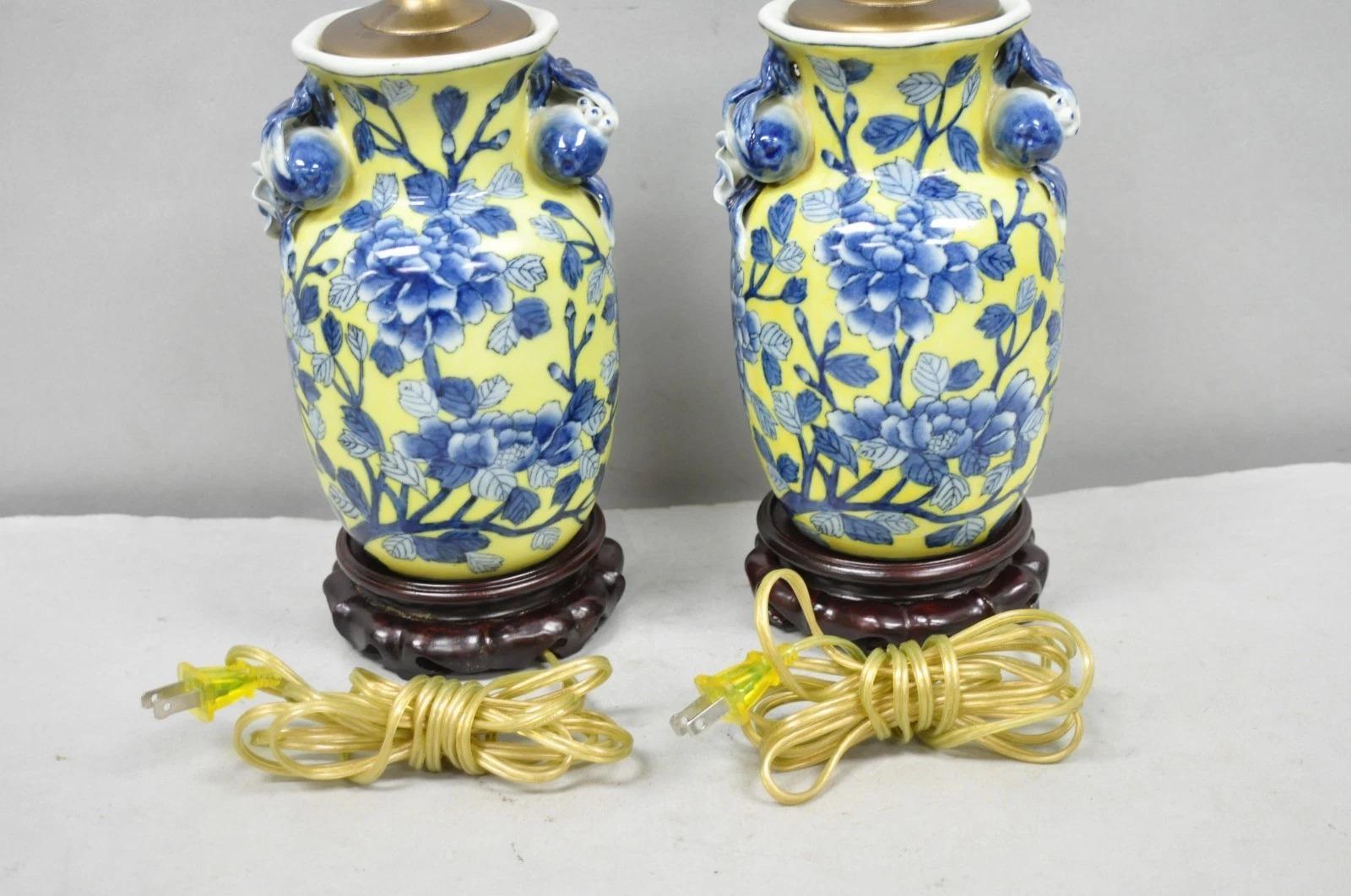 Vintage Chinoiserie Chinese Blue & Yellow Flower Small Porcelain Table Lamp Pair For Sale 6