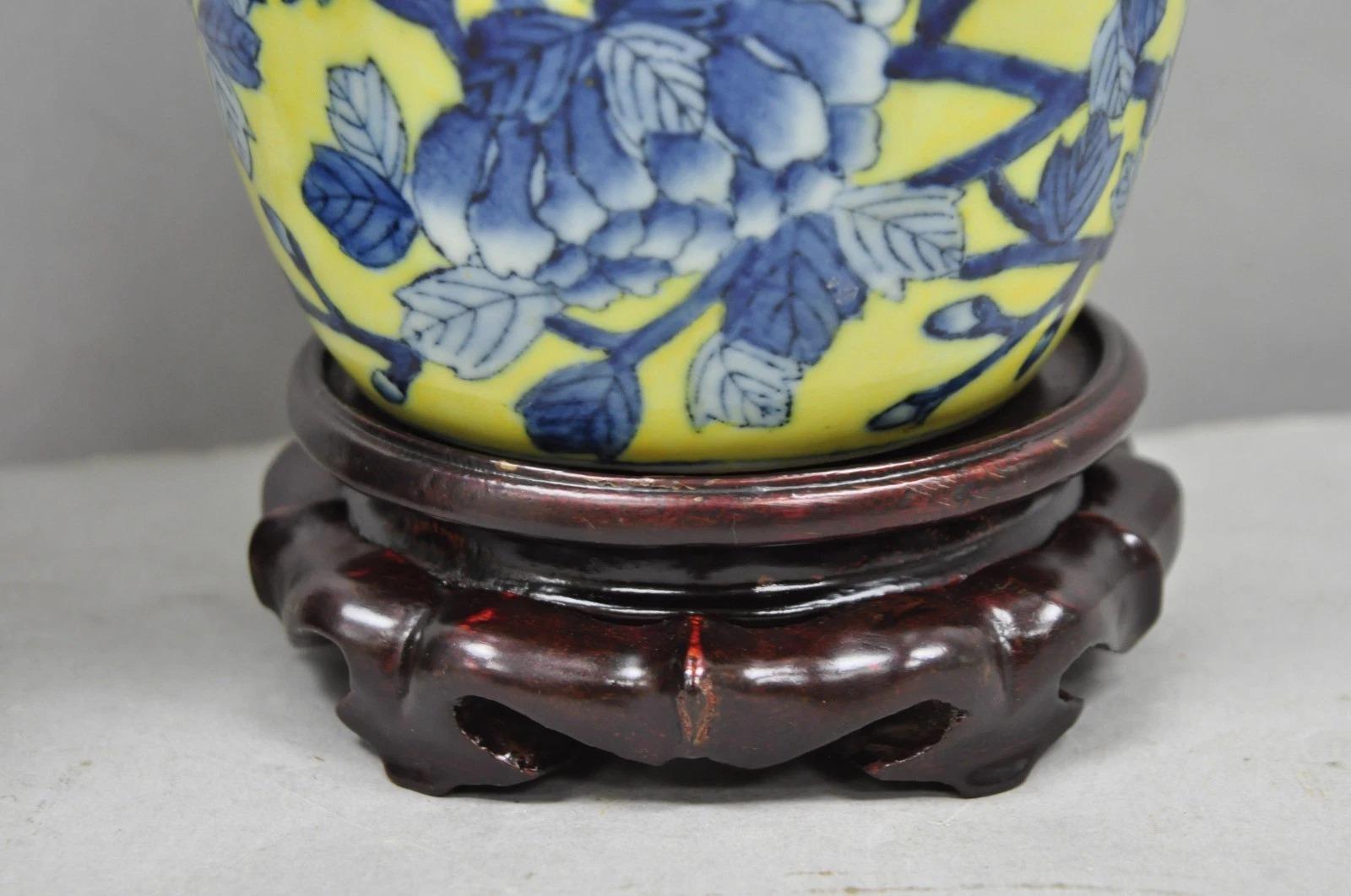 Vintage Chinoiserie Chinese Blue & Yellow Flower Small Porcelain Table Lamp Pair For Sale 5