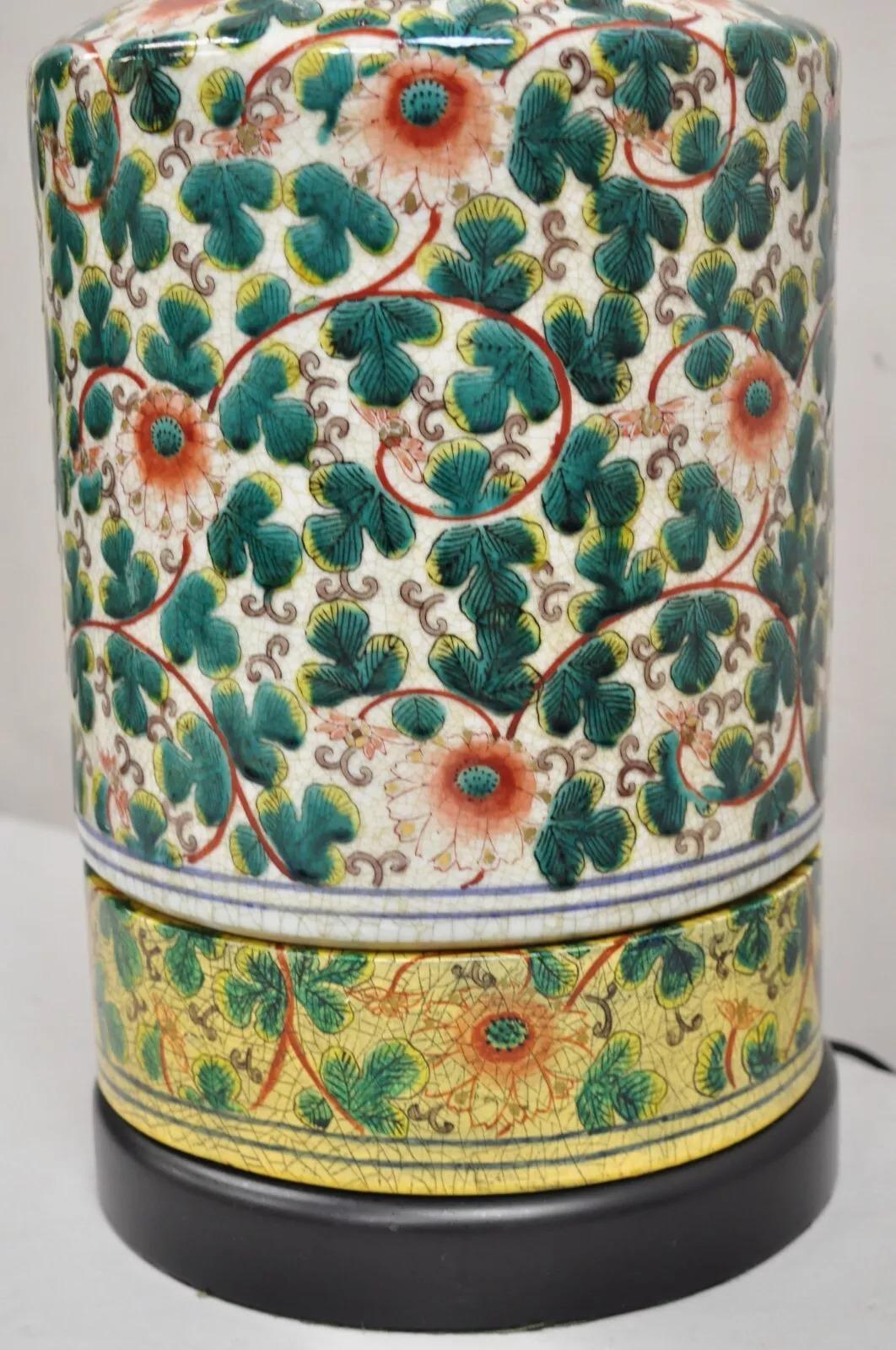 Sconosciuto Lampada da tavolo orientale d'epoca a cineseria cinese con vaso di zenzero e fiore verde dipinto in vendita