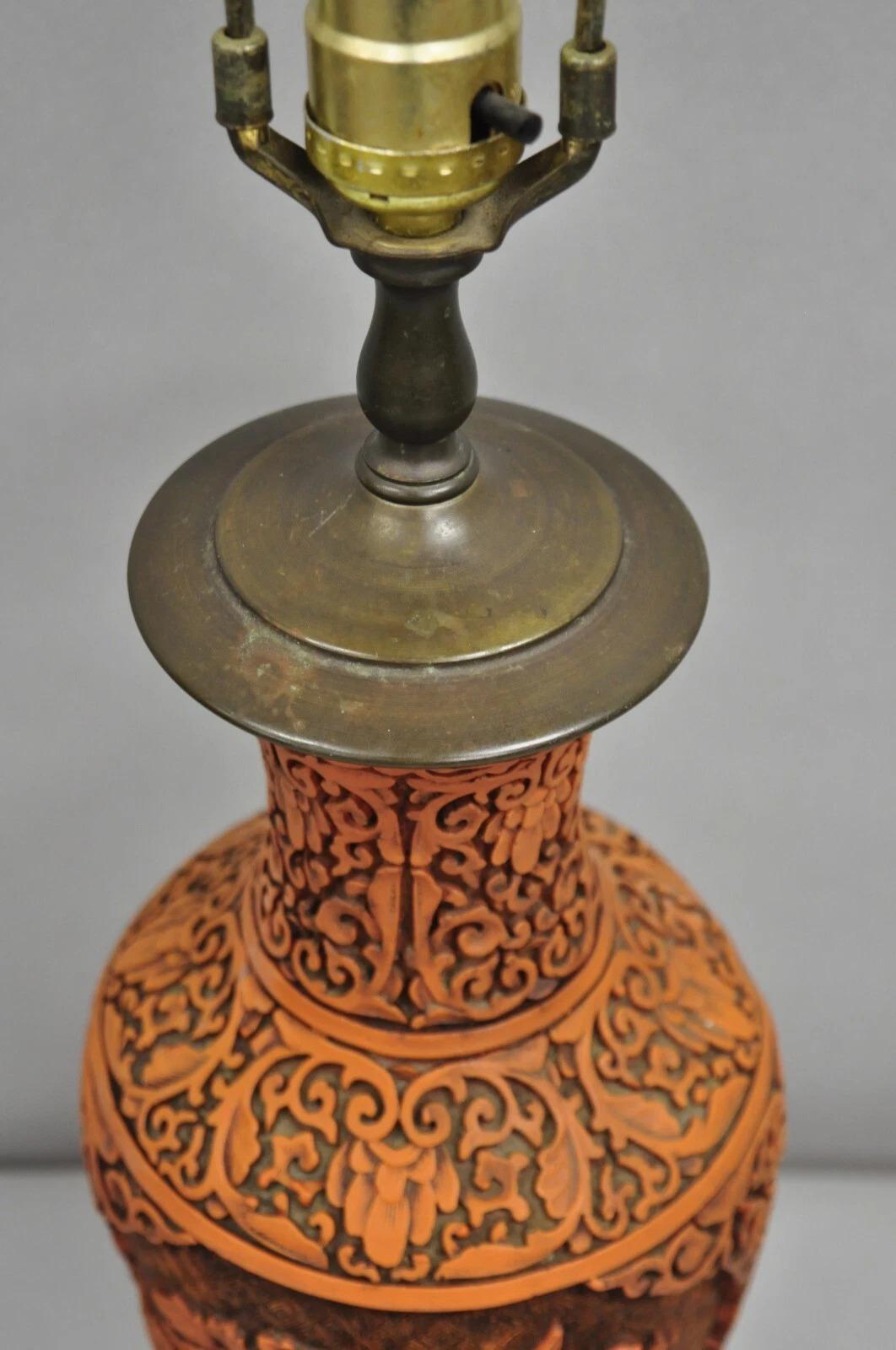 Lampada da tavolo Chinoiserie cinese arancione intagliata in cinabro In condizioni buone in vendita a Philadelphia, PA
