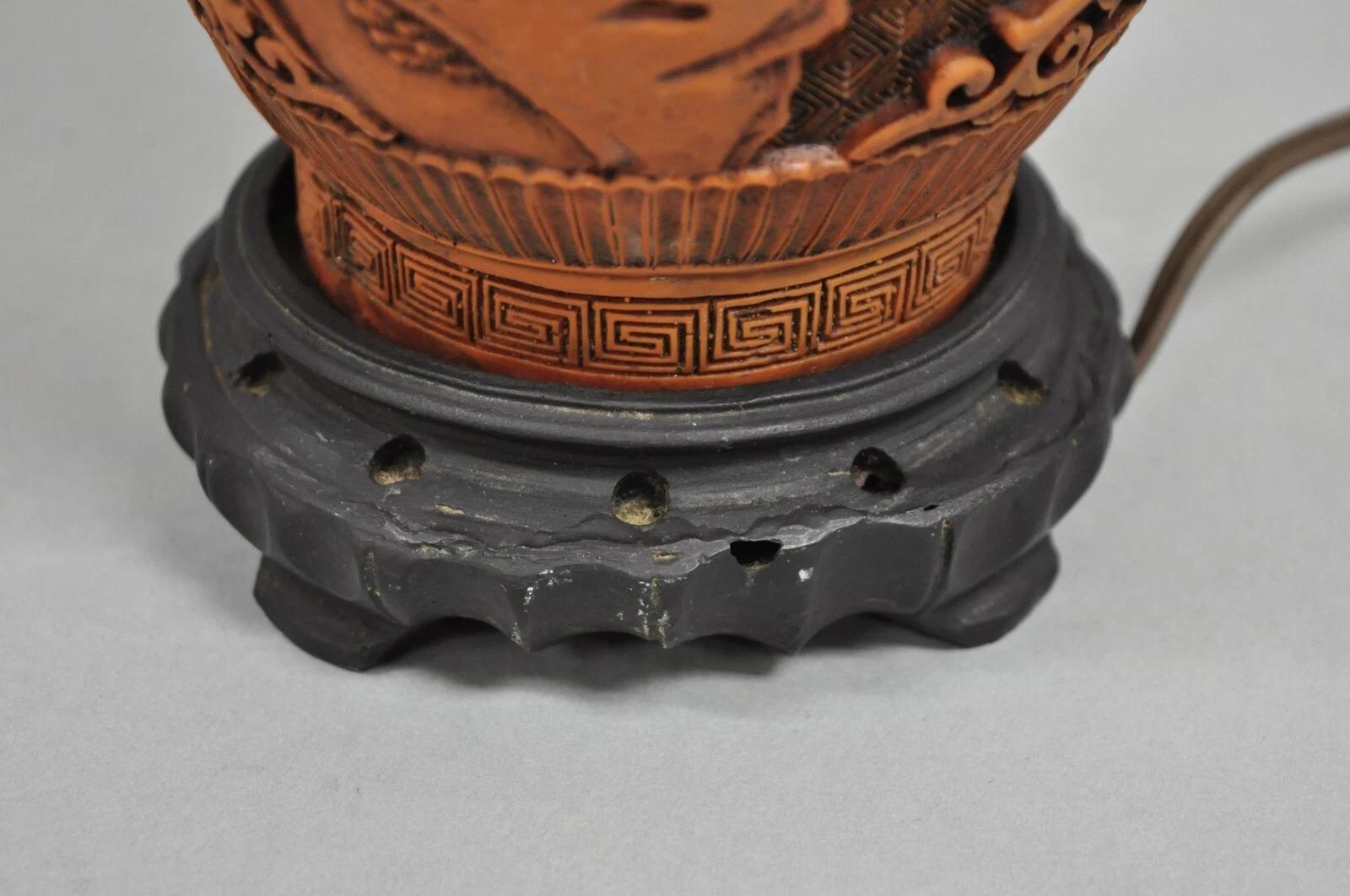 XX secolo Lampada da tavolo Chinoiserie cinese arancione intagliata in cinabro in vendita