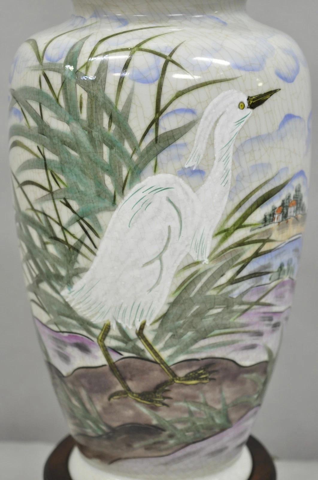 Vintage Chinoiserie Chinese Porcelain Jardiniere Table Lamp w Painted Crane Bird In Good Condition For Sale In Philadelphia, PA