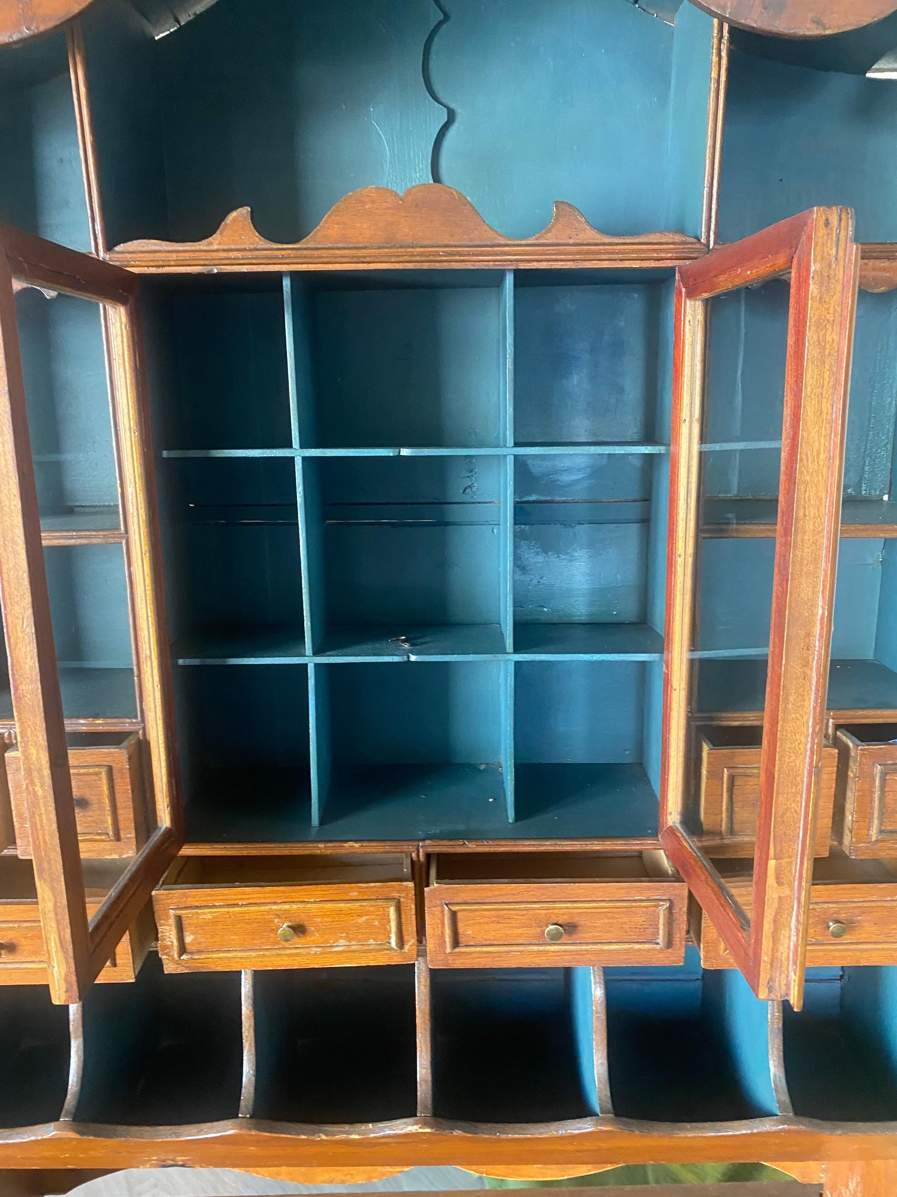 British Vintage Chinoiserie Chippendale Style Display Cabinet With Pagoda Top Detailing For Sale