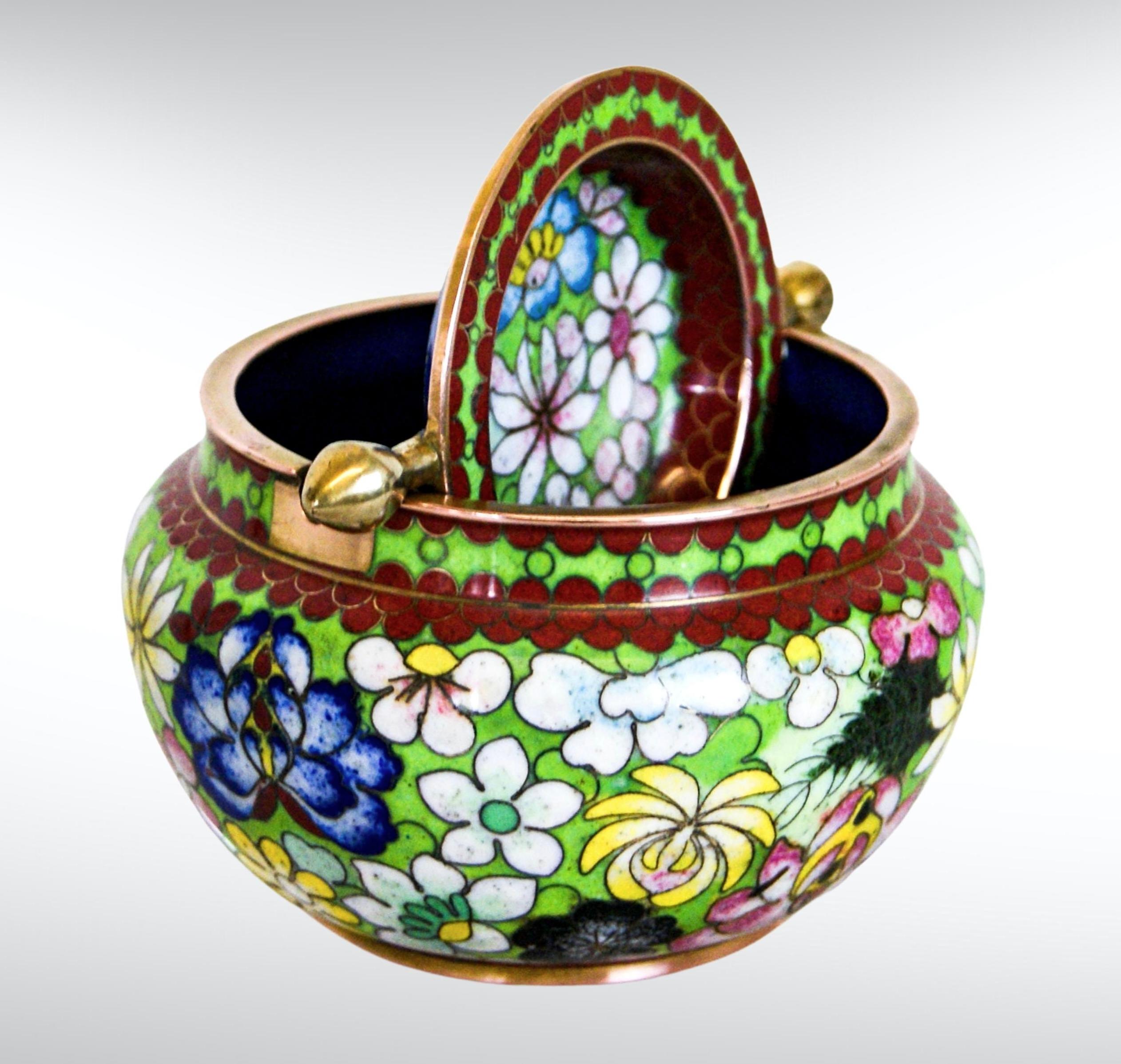 20th Century Vintage Chinoiserie Cloisonné on Brass Enamelled Storage Bowl with Hinged Lid