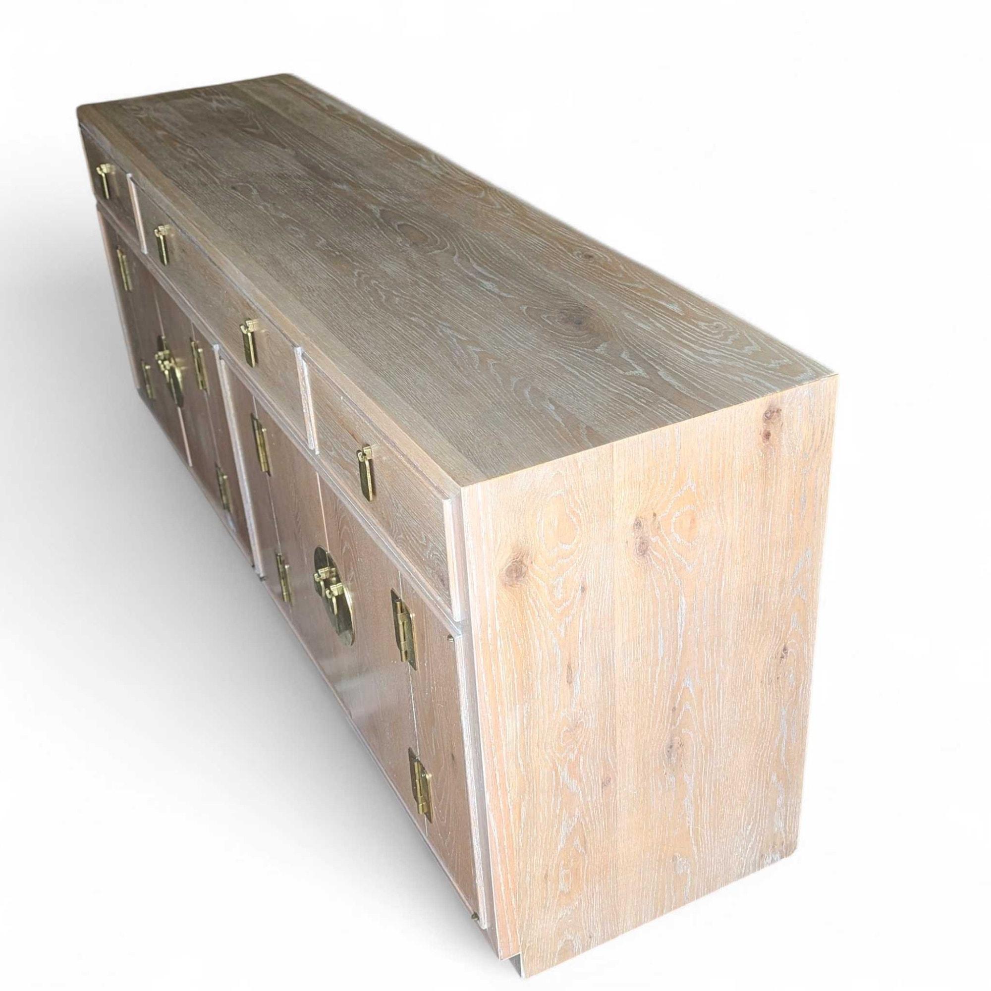 Vintage Chinoiserie Anrichte, gebleichtes Holz, Messingbeschläge im Angebot 5