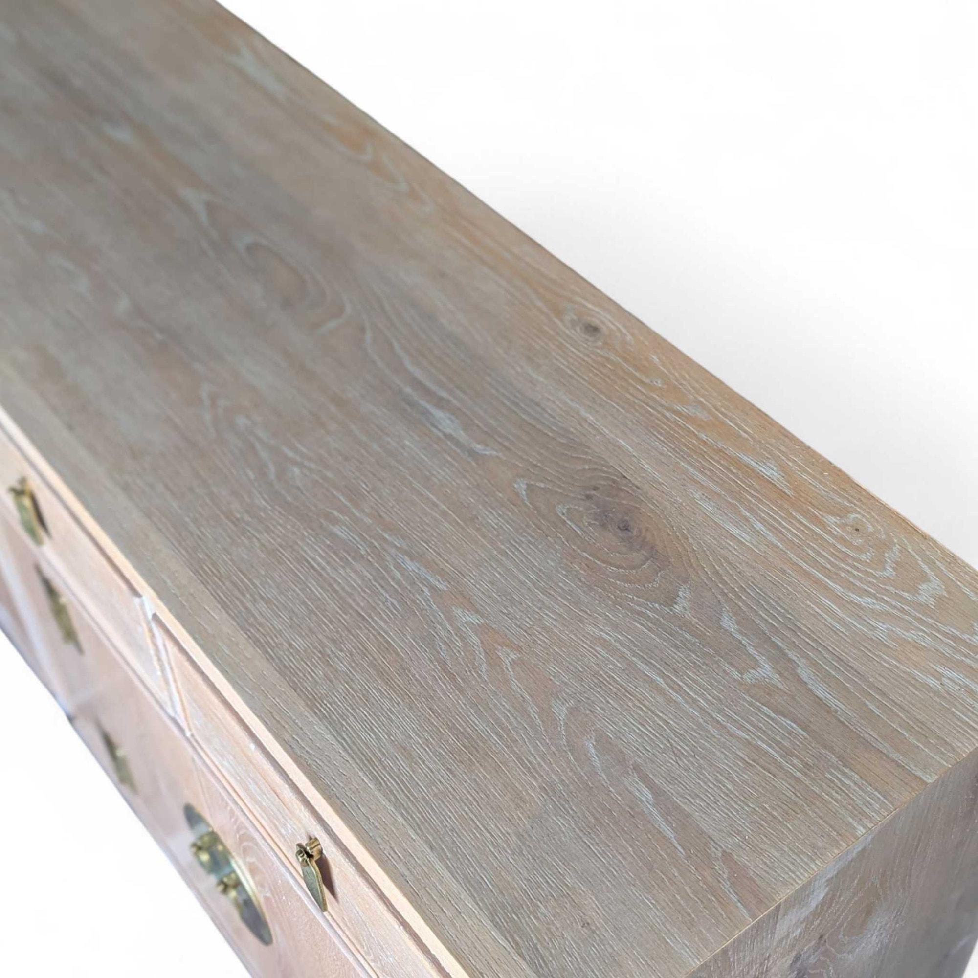 Vintage Chinoiserie Anrichte, gebleichtes Holz, Messingbeschläge im Angebot 8