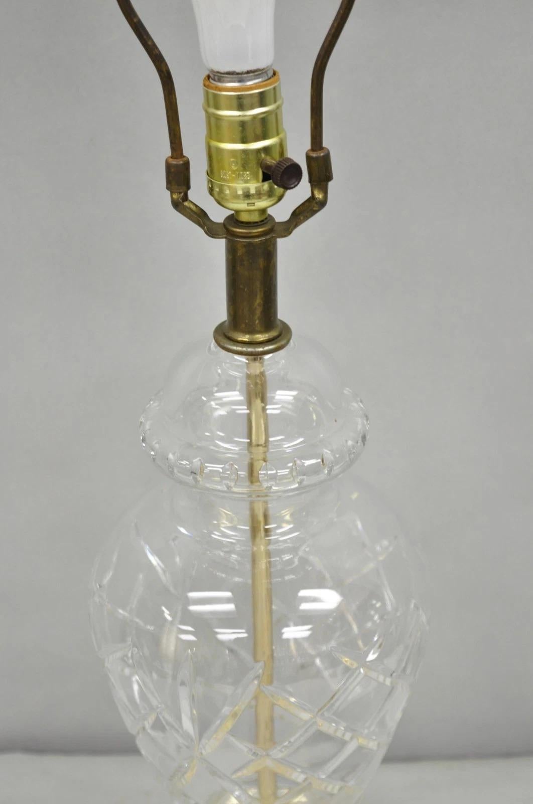 Vintage Chinoiserie Cut Crystal Glass Ginger Jar Brass Oriental Table Lamp In Good Condition For Sale In Philadelphia, PA