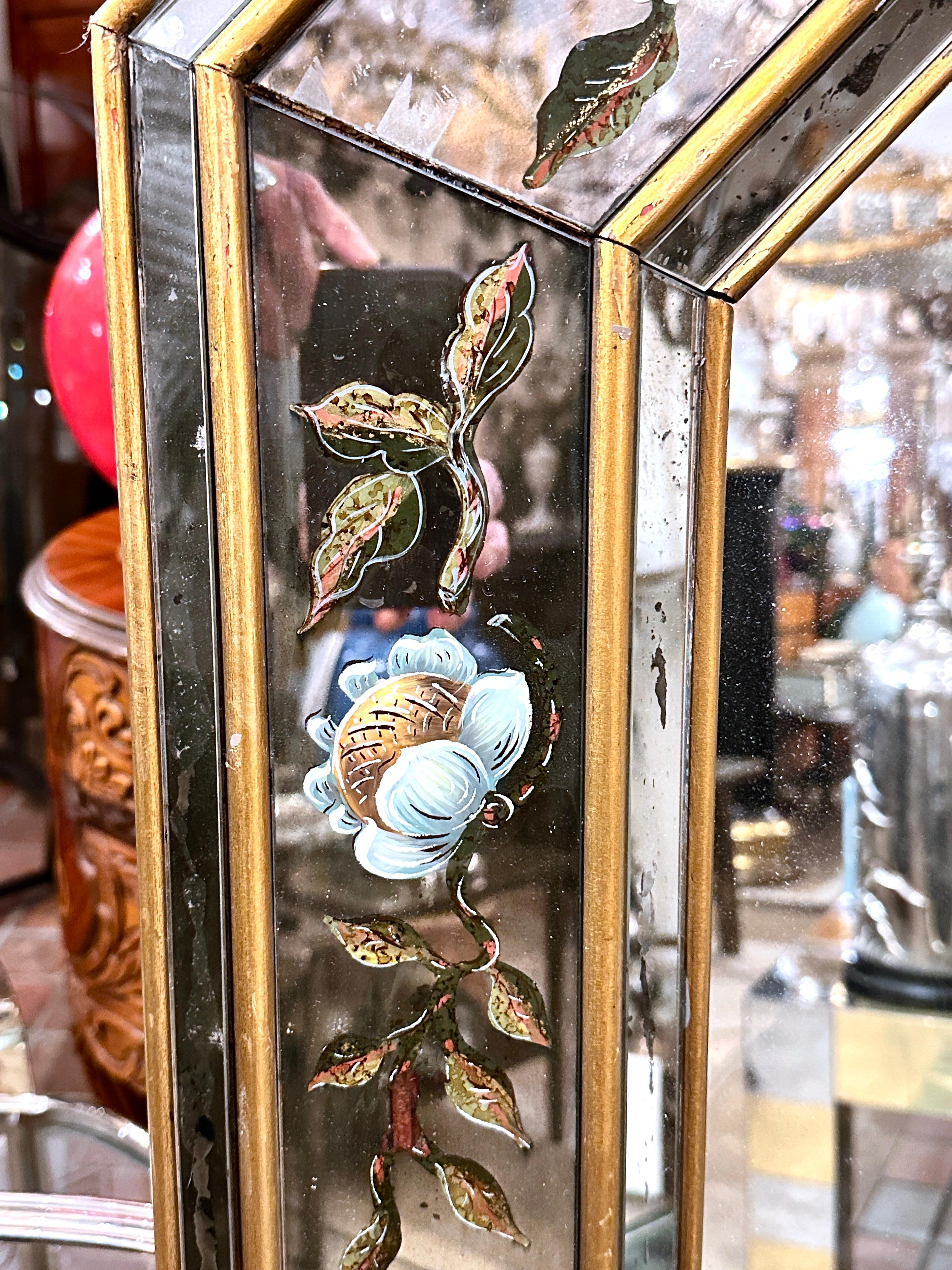 A circa 1950's American églomisé mirror with Chinoiserie decoration. 

Measurements:
Height: 42