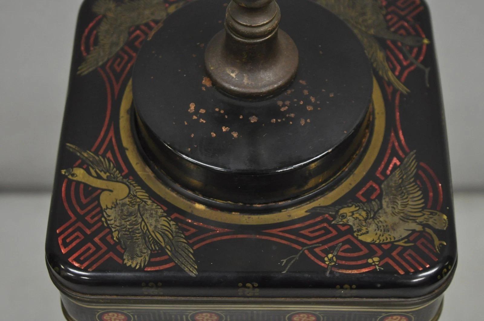 Lámpara de sobremesa Vintage Chinoiserie English Tole Metal Tea Canister Chinese Painted en venta 3