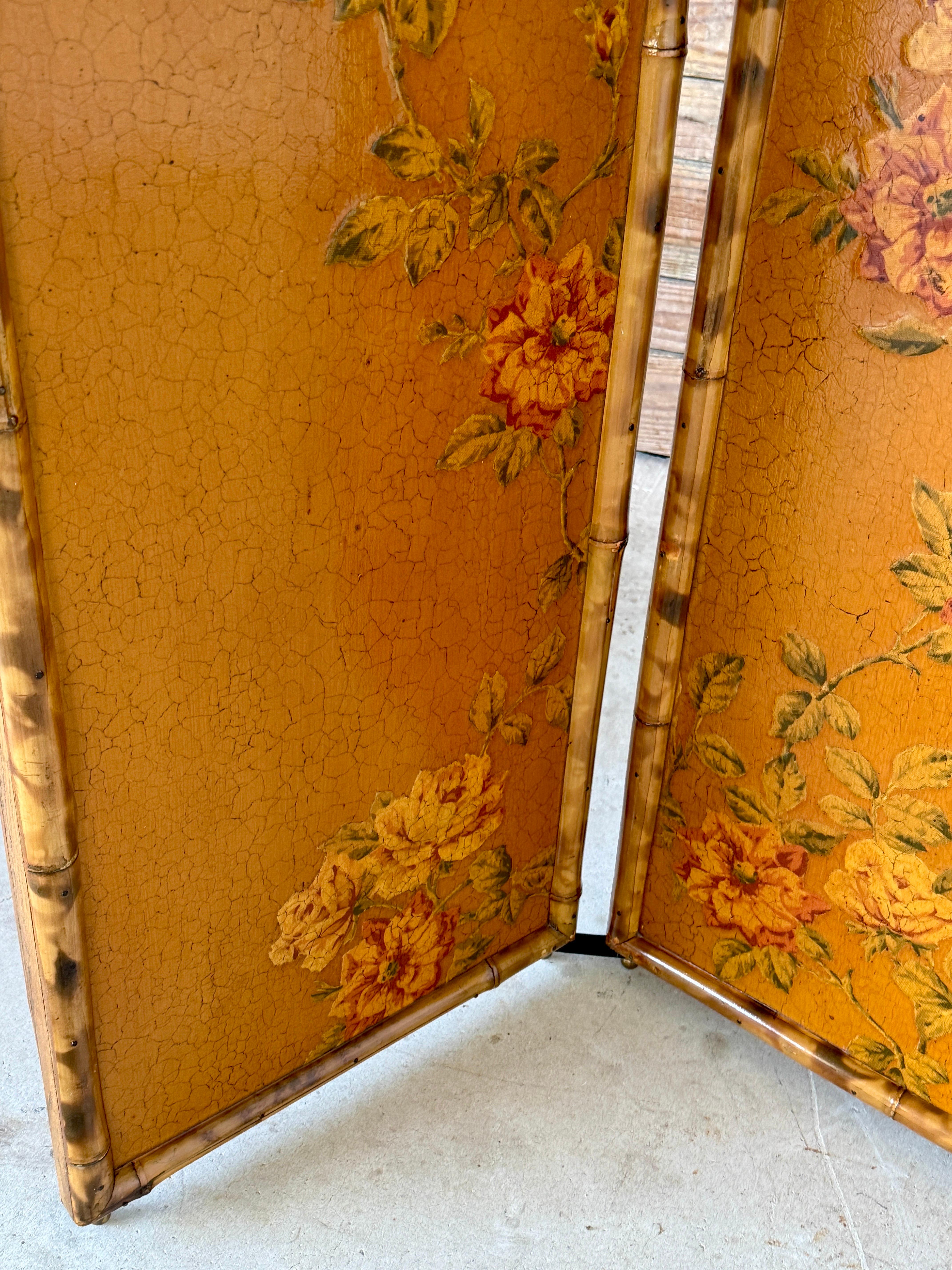 Unknown Vintage Chinoiserie Floral Three-Panel Bamboo Screen Room Divider With Cracked L For Sale