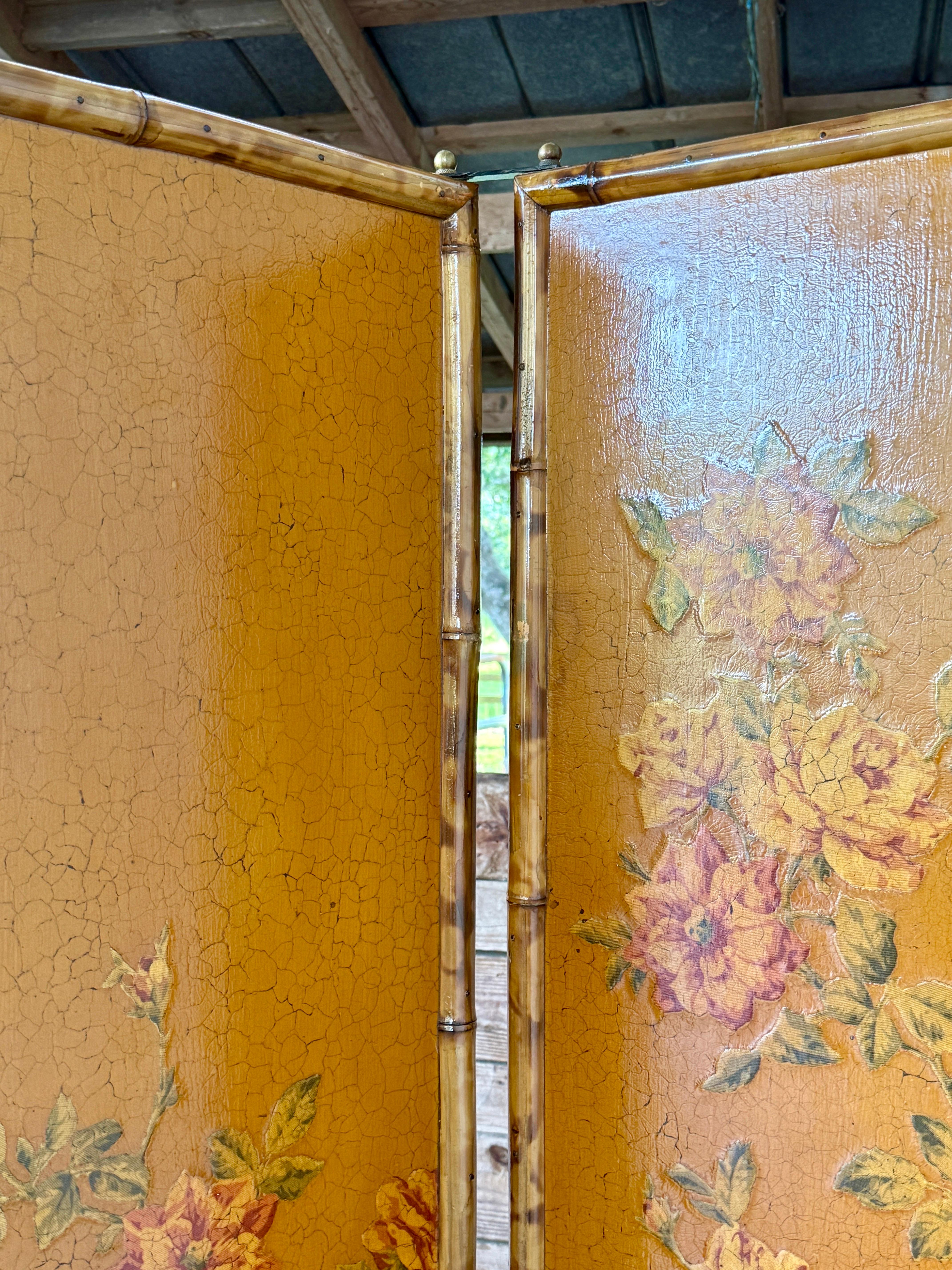 Hand-Crafted Vintage Chinoiserie Floral Three-Panel Bamboo Screen Room Divider With Cracked L For Sale
