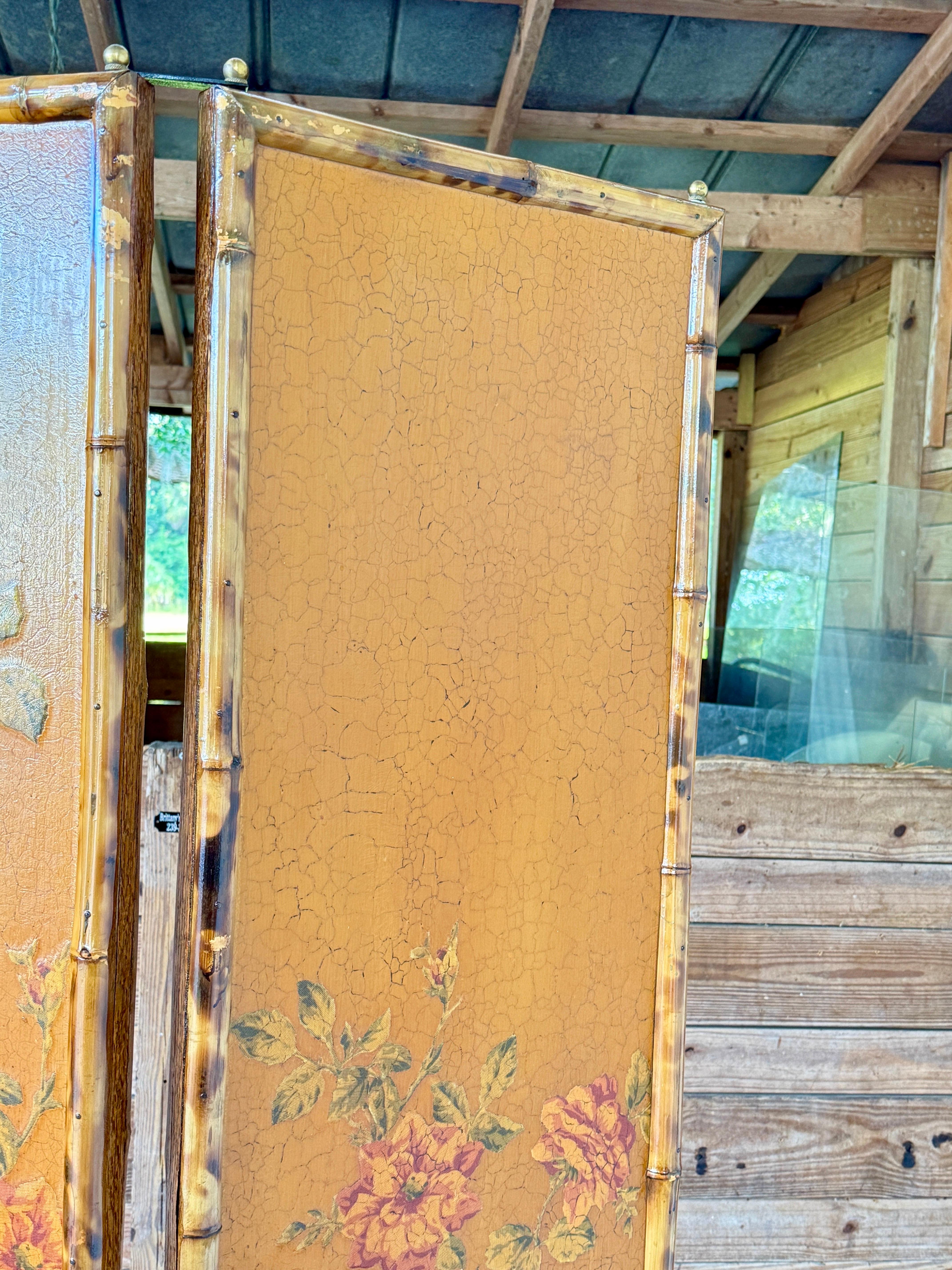 Rattan Vintage Chinoiserie Floral Three-Panel Bamboo Screen Room Divider With Cracked L For Sale
