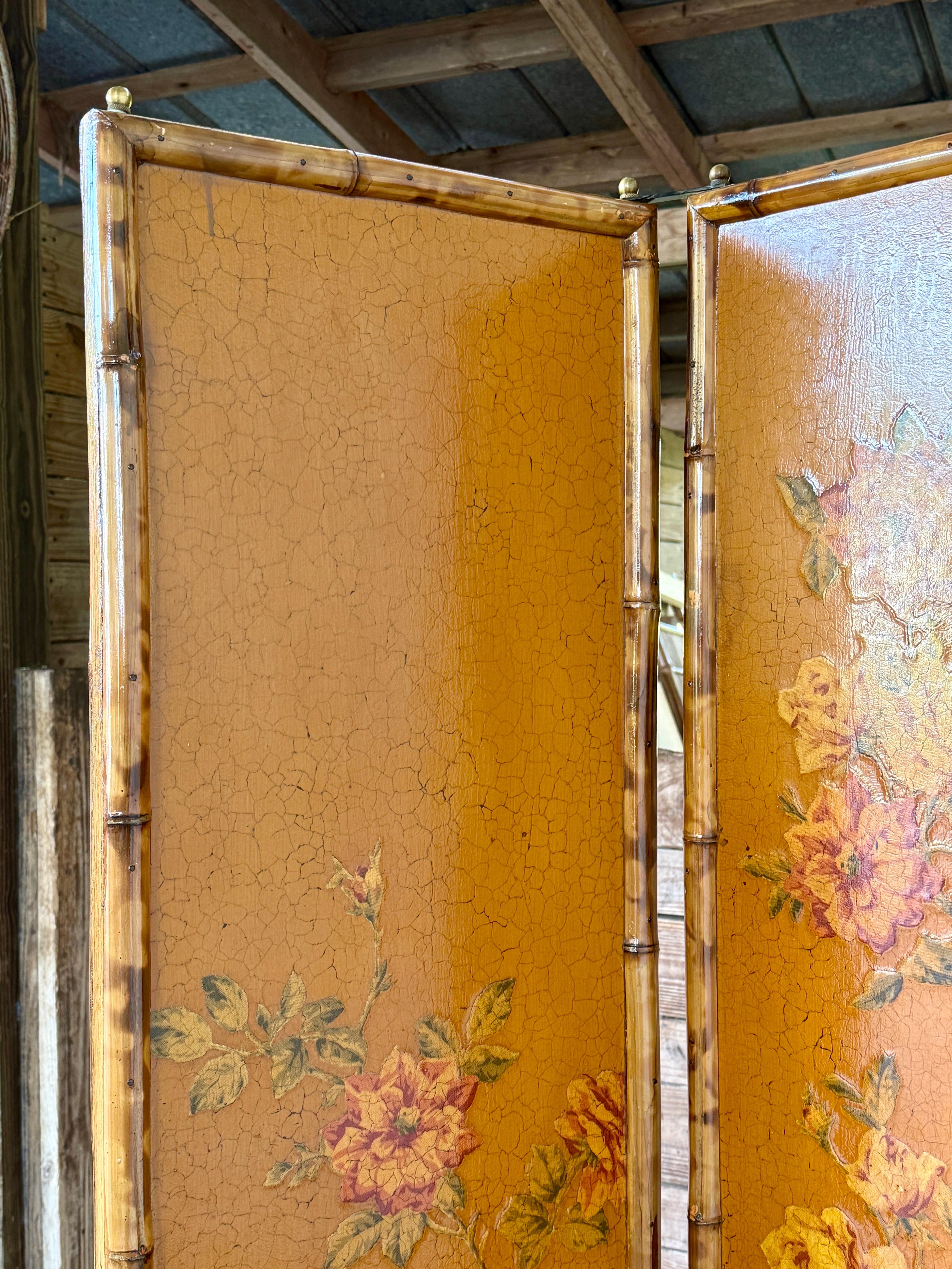 Vintage Chinoiserie Floral Three-Panel Bamboo Screen Room Divider With Cracked L For Sale 1
