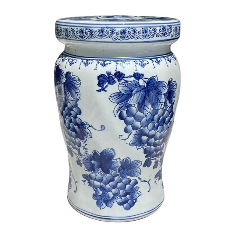 Taburete de jardín Vintage Chinoiserie Flow Cerámica Azul y Blanca en Bueno estado para la venta en Oklahoma City, OK