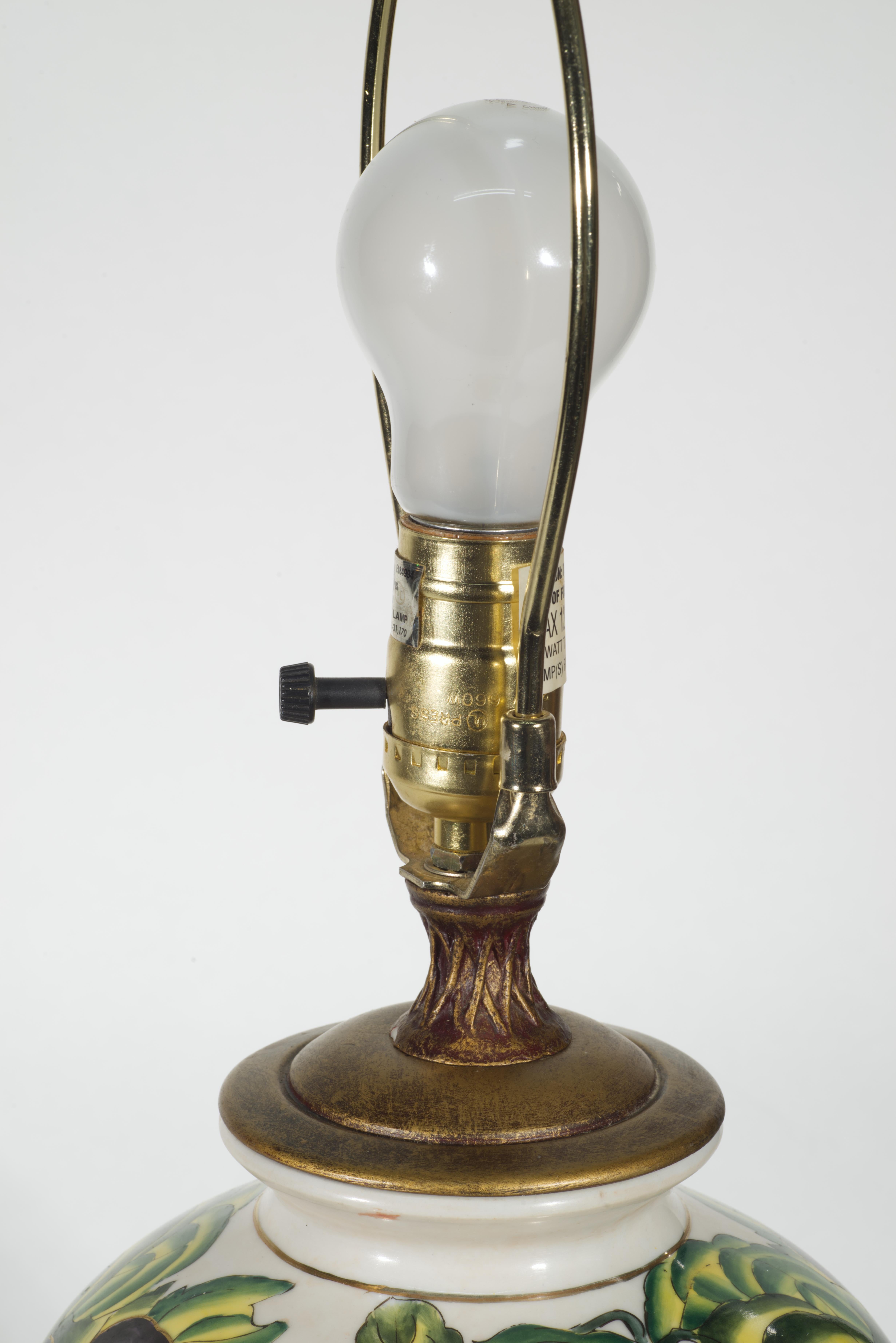 20th Century Vintage Chinoiserie Ginger Urn Table Lamp Fruits Leaves For Sale